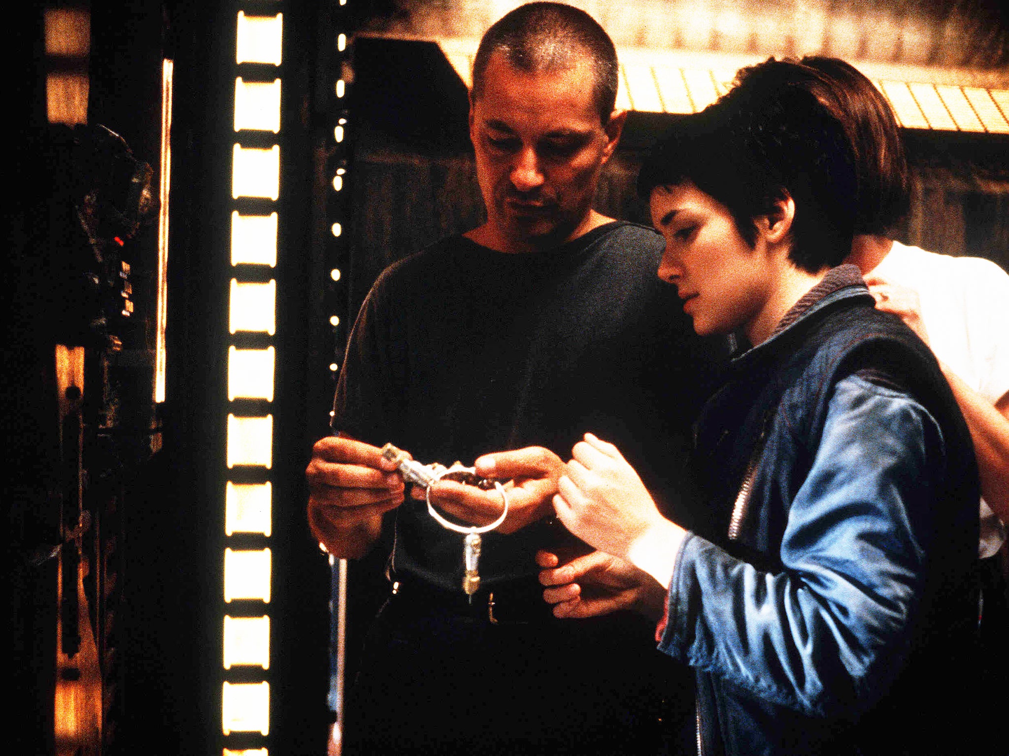 Jean-Pierre Jeunet directs Winona Ryder on the ‘Alien Resurrection’ set