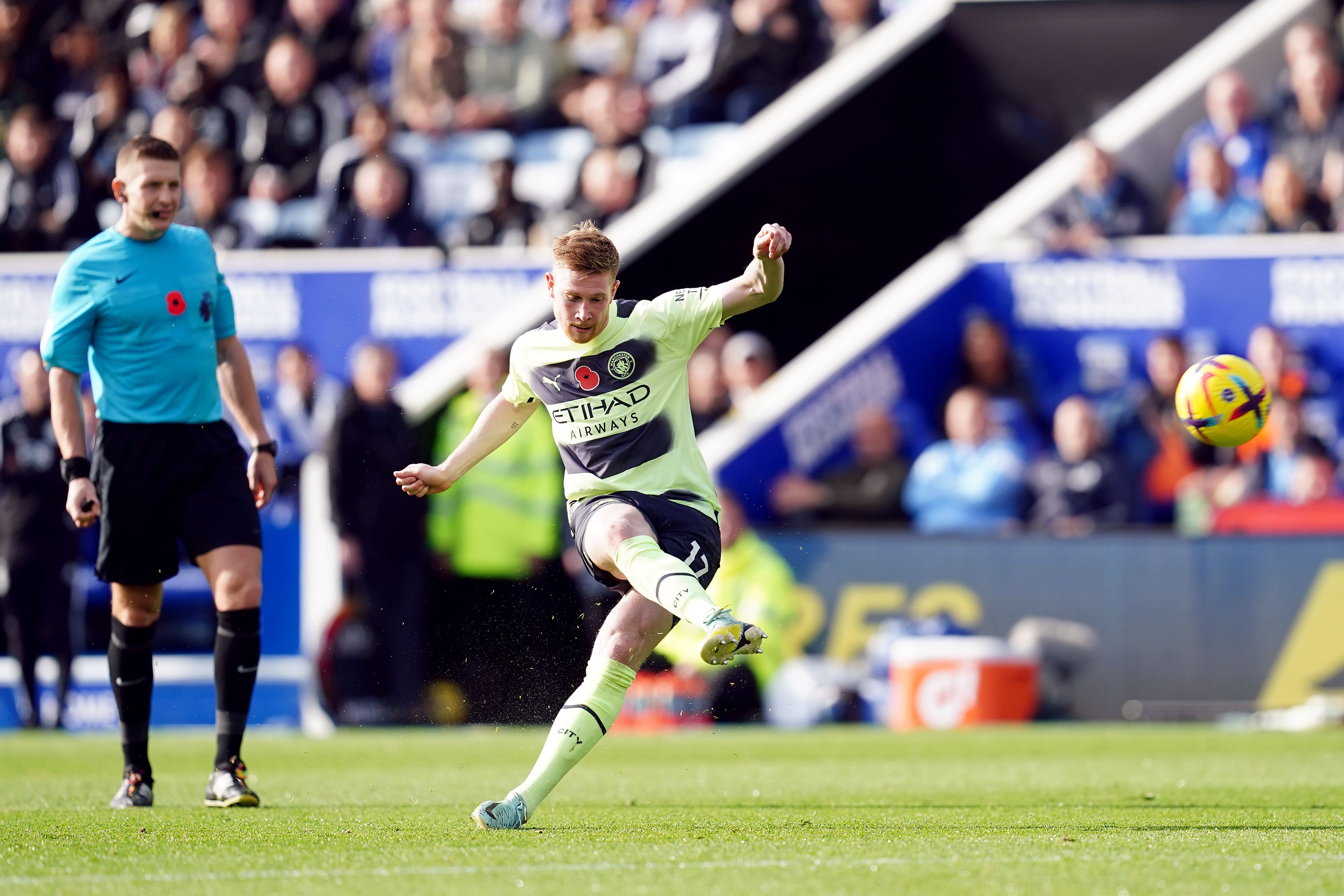 Manchester City’s Kevin De Bruyne scores the winner at Leicester (David Davies/PA)