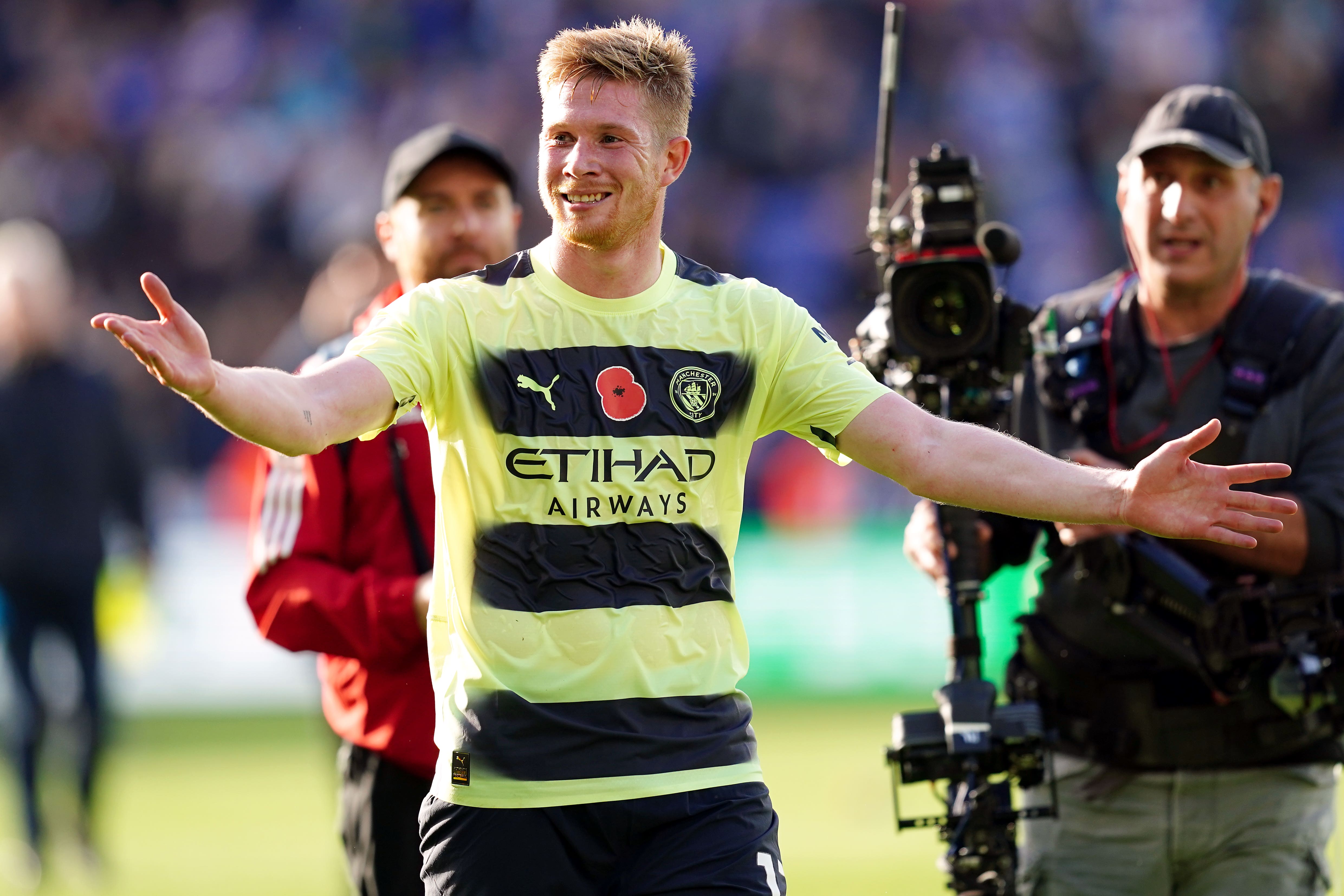 Manchester City’s Kevin De Bruyne celebrates after settling their game at Leicester with one of the free-kicks of the season (David Davies/PA)