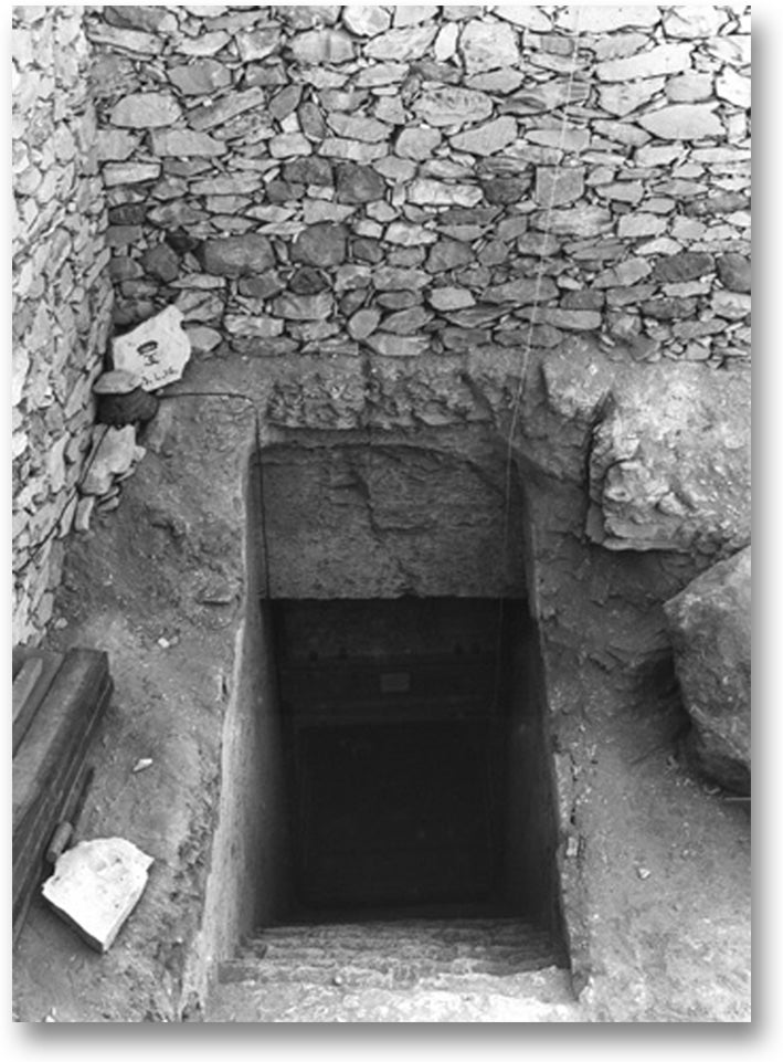 The sloping entrace to Tutankhamun’s tomb