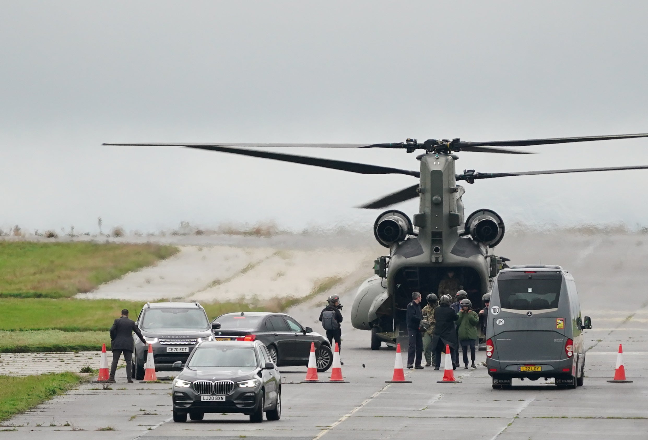 Suella Braverman arrives in Chinook helicopter for visit to Manston centre