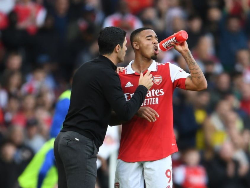 Mikel Areta in discussion with Gabriel Jesus