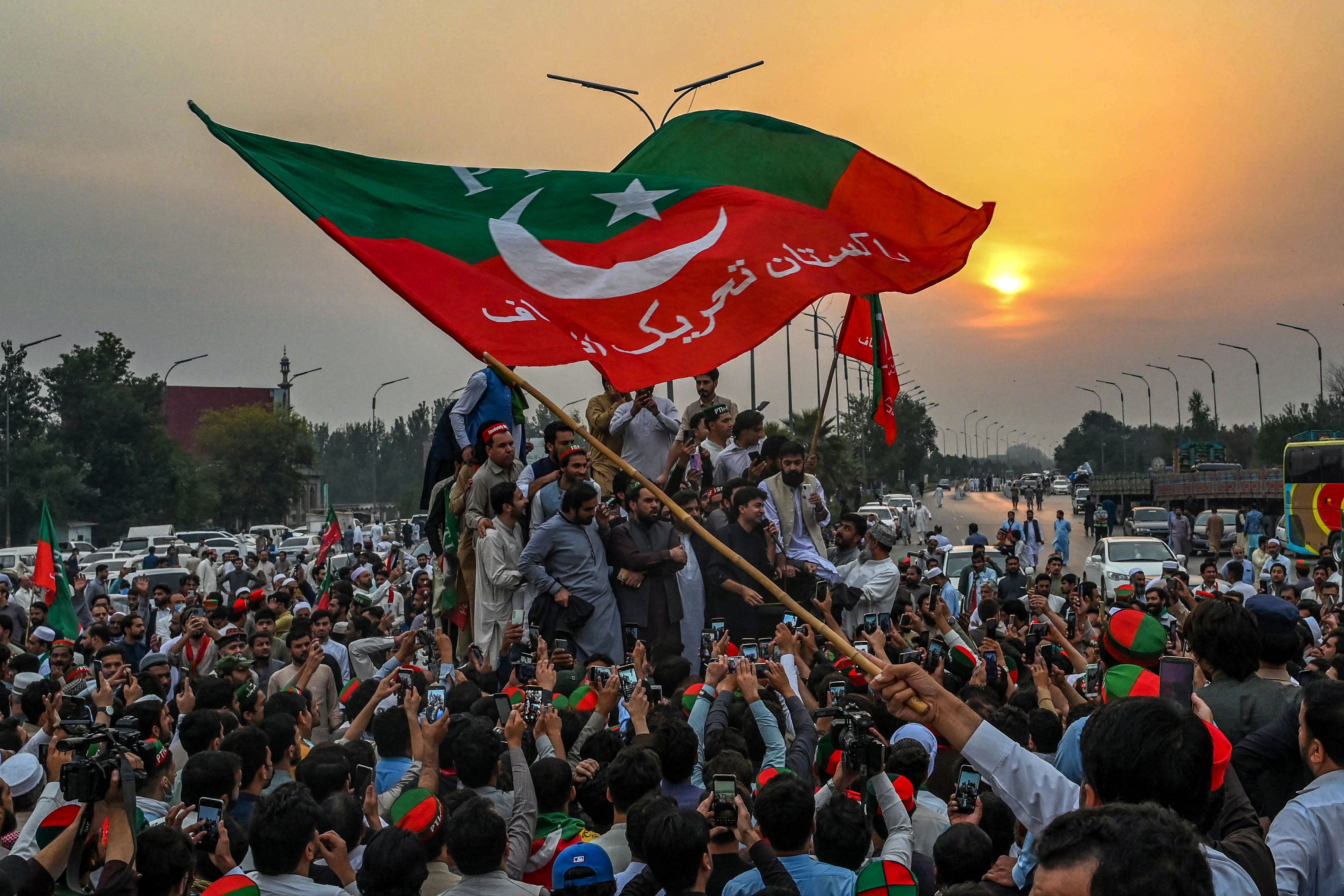 Supporters of Khan block roads in Peshawar