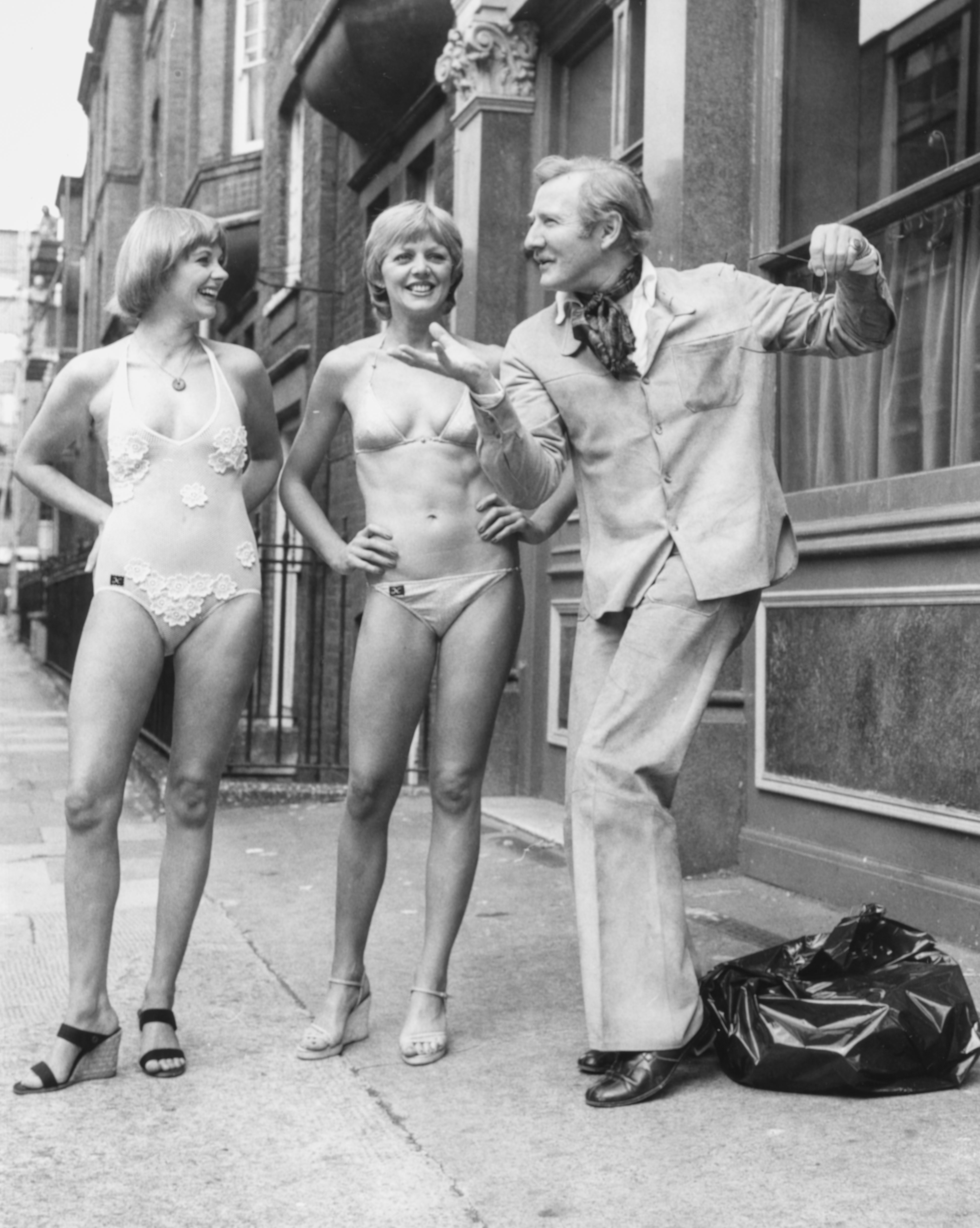 With bikini-clad actors Angela Scoular (left) and Carol Hawkins promoting the comedy show ‘Sextet’ at the Criterion Theatre, London, in 1977