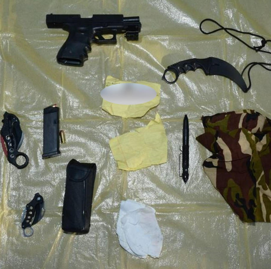 The guns and weapons recovered from Rory Banks, 44, when he was arrested by California authorities in May 2021