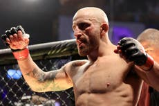 Alexander Volkanovski reacts as Ilia Topuria changes social-media bio to ‘UFC champion’ before fight