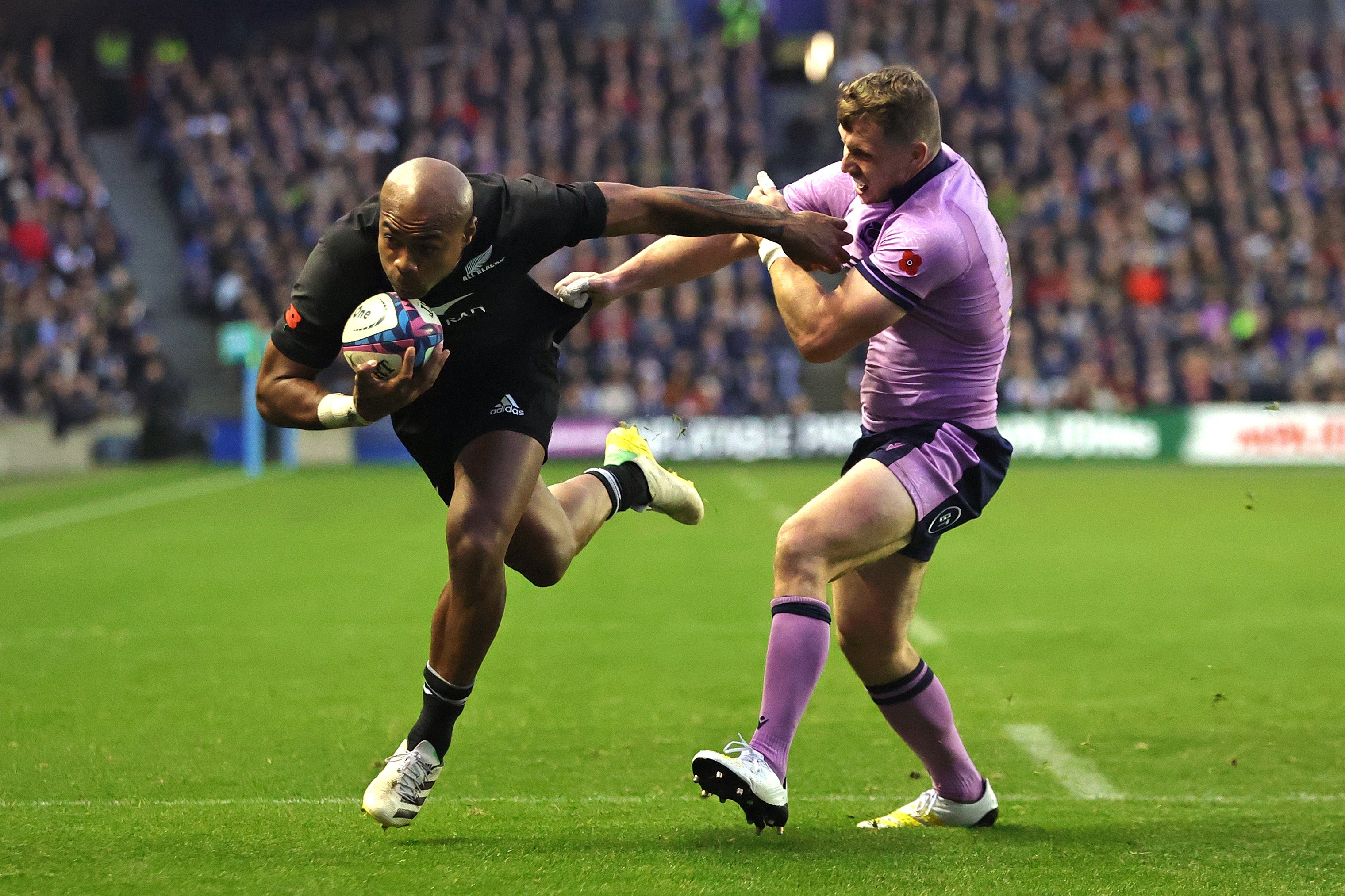 Mark Telea of New Zealand scores his team's fourth try