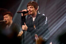 Louis Tomlinson suffers ‘badly’ broken arm in New York