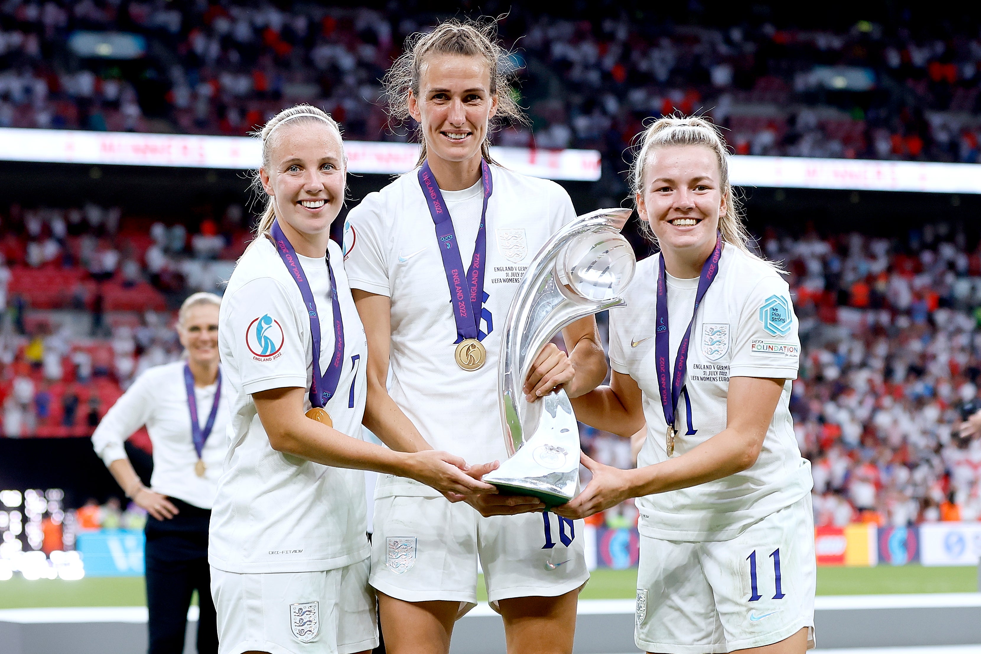 Jill Scott (centre) with Beth Mead and Lauren Hemp celebrating the UEFA Women’s Euro victory in July 2022