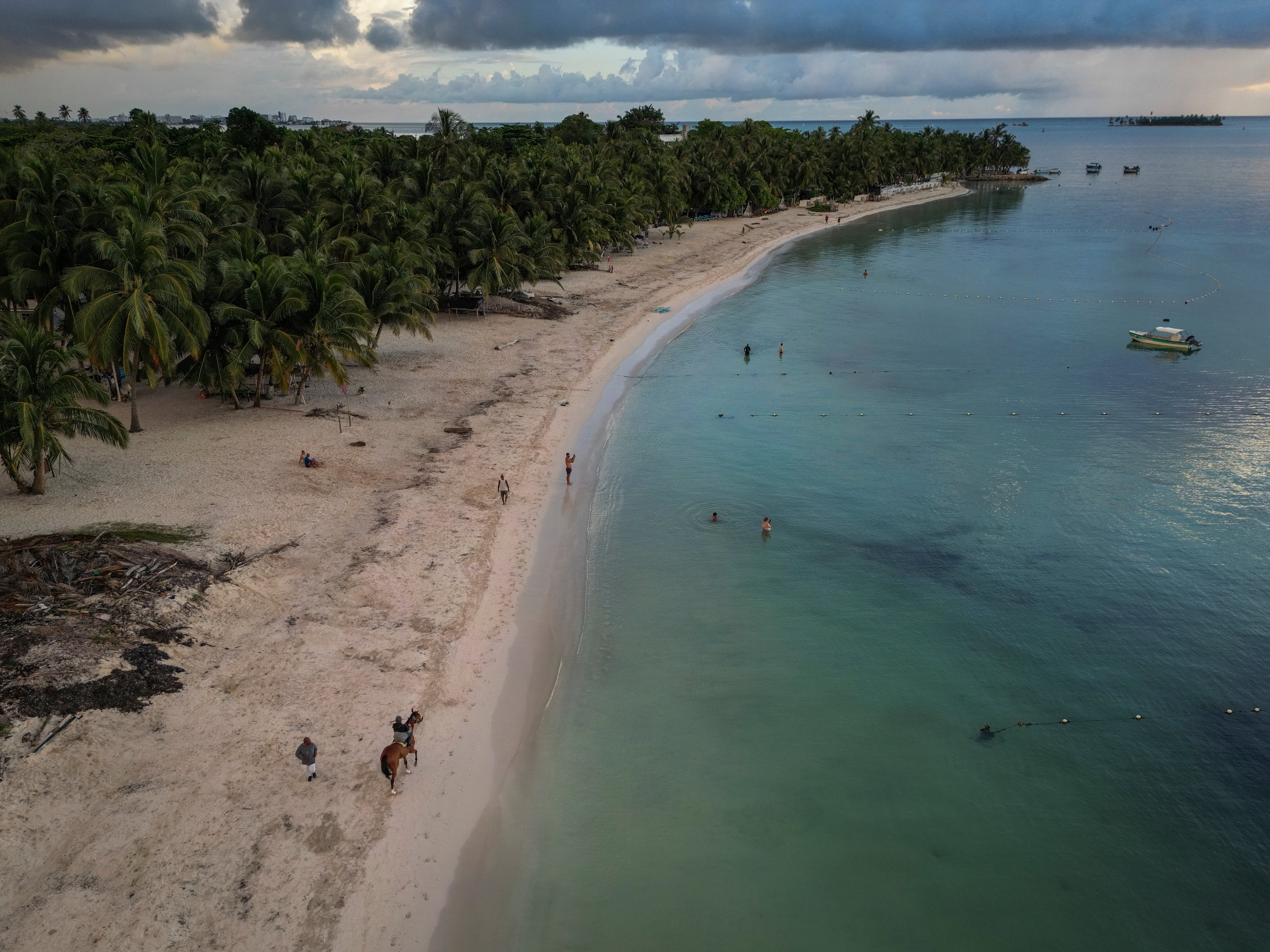 Colombia Horse Racing Island