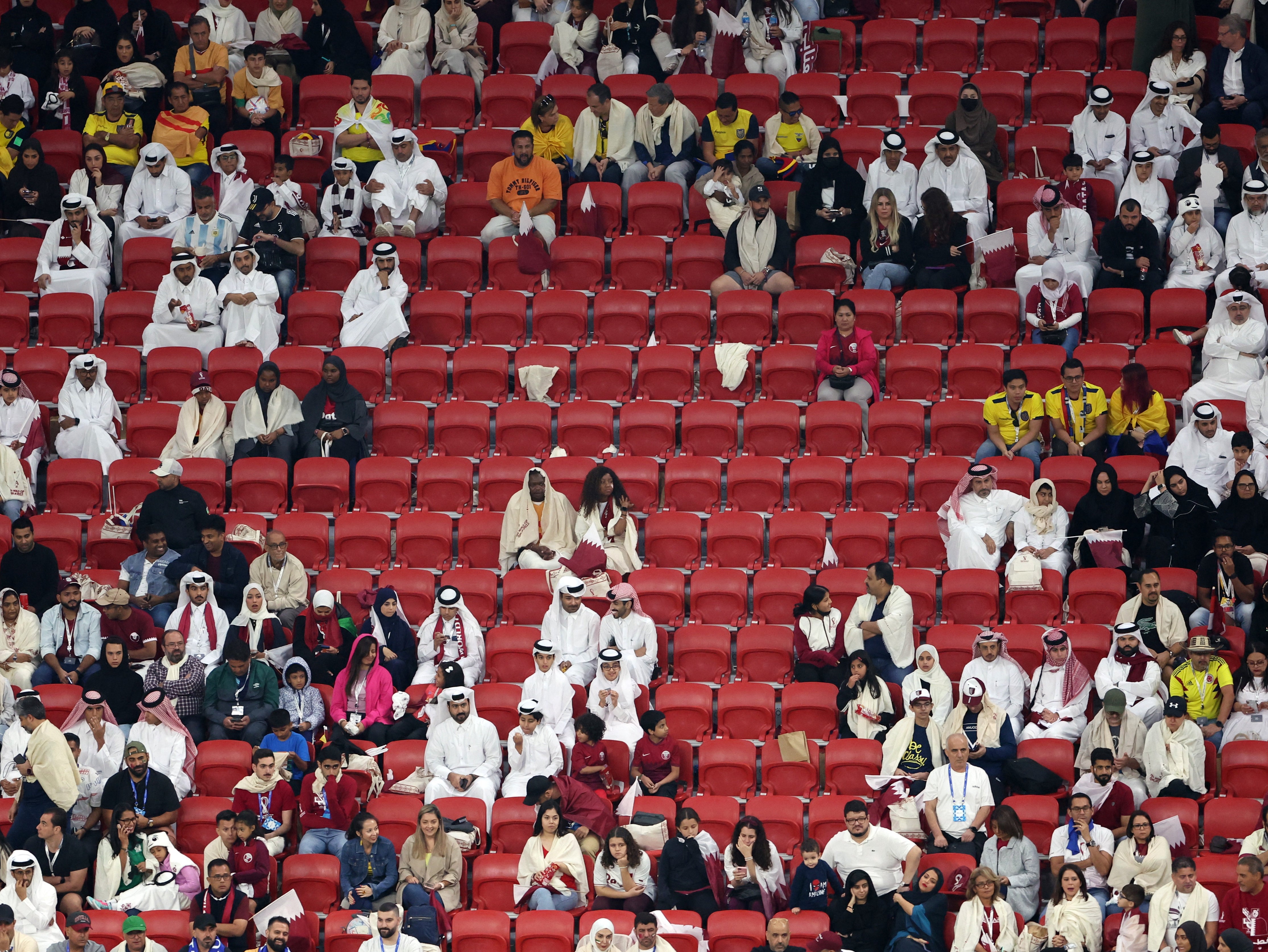 Thousands of Qatar fans appear to leave World Cup opener at half-time