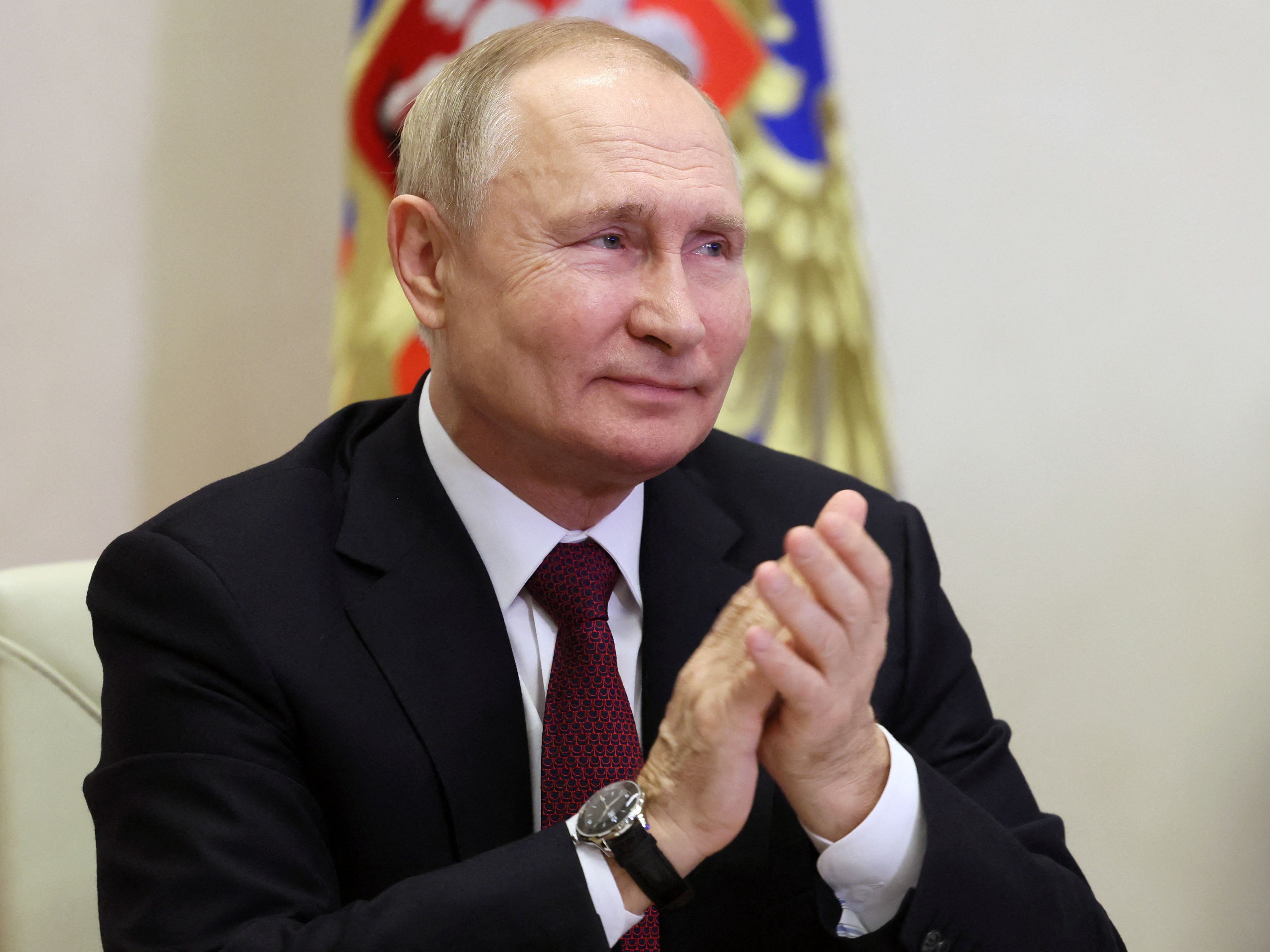 Vladimir Putin said his country would not “brandish weapons like a razor”