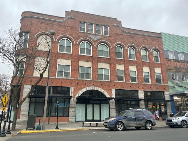 Kaylee and Maddie bought food at popular Grub Truck, which was parked outside this red brick building on Main Street in downtown Moscow