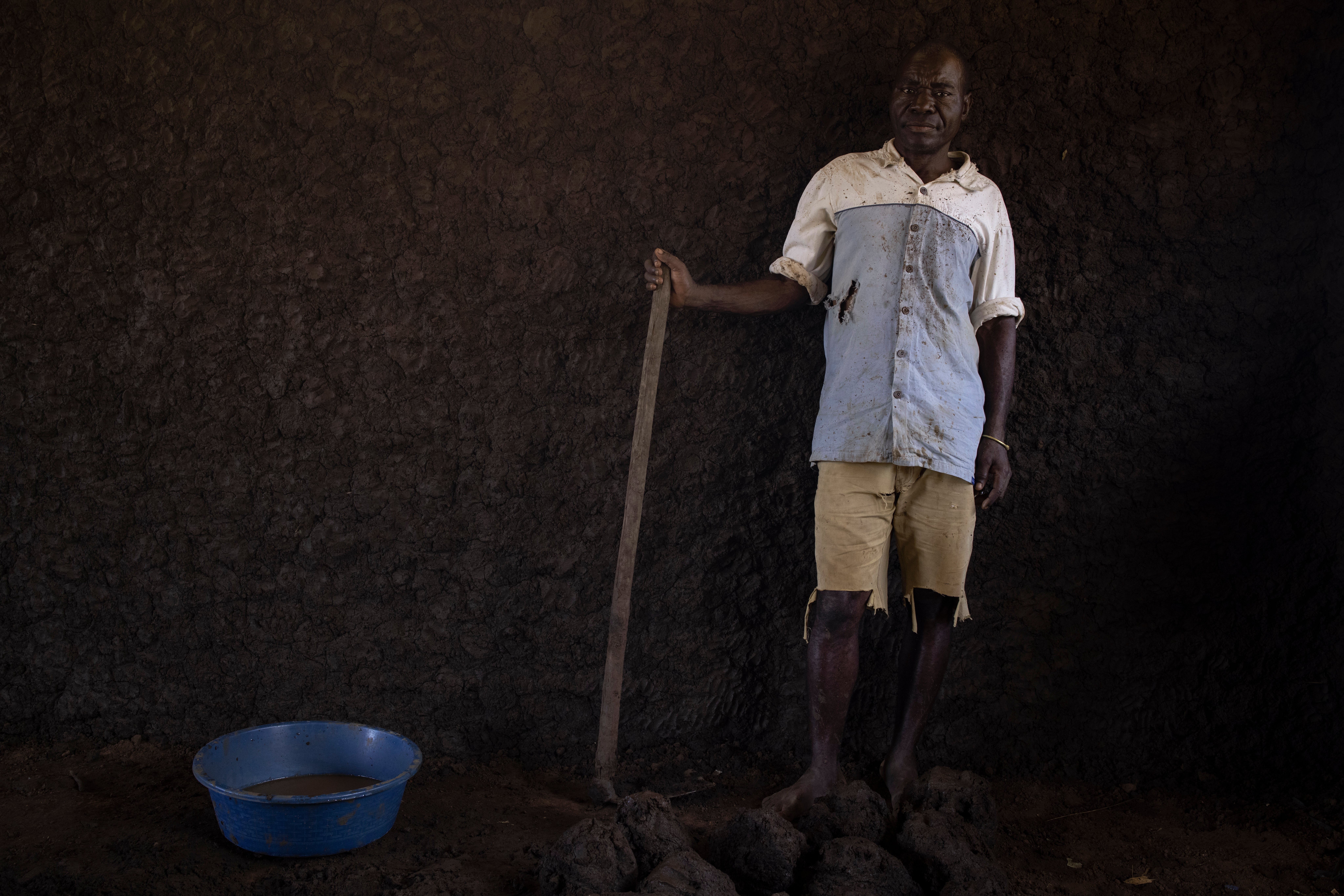 Patrício Alberto Mponda helps build the walls of his family’s new home at the Corrane IDP site in Nampula province