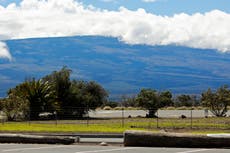 World’s largest active volcano Mauna Loa erupts in Hawaii causing more than dozen earthquakes