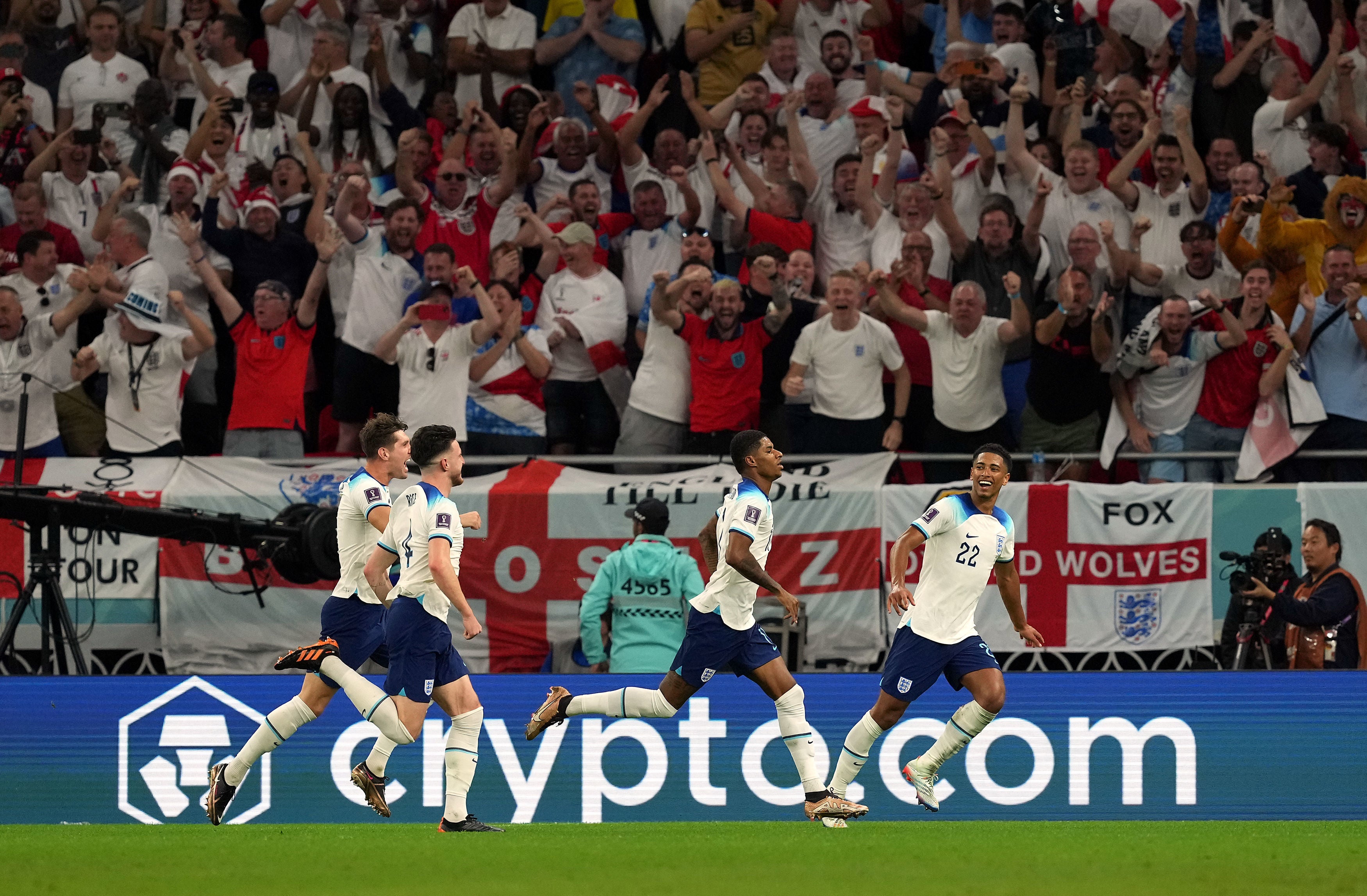 England fans celebrate after Rashford scored