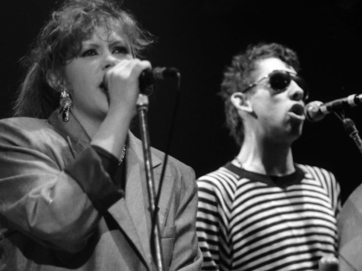 Kirsty MacColl and Shane MacGowan performing ‘Fairytale of New York’