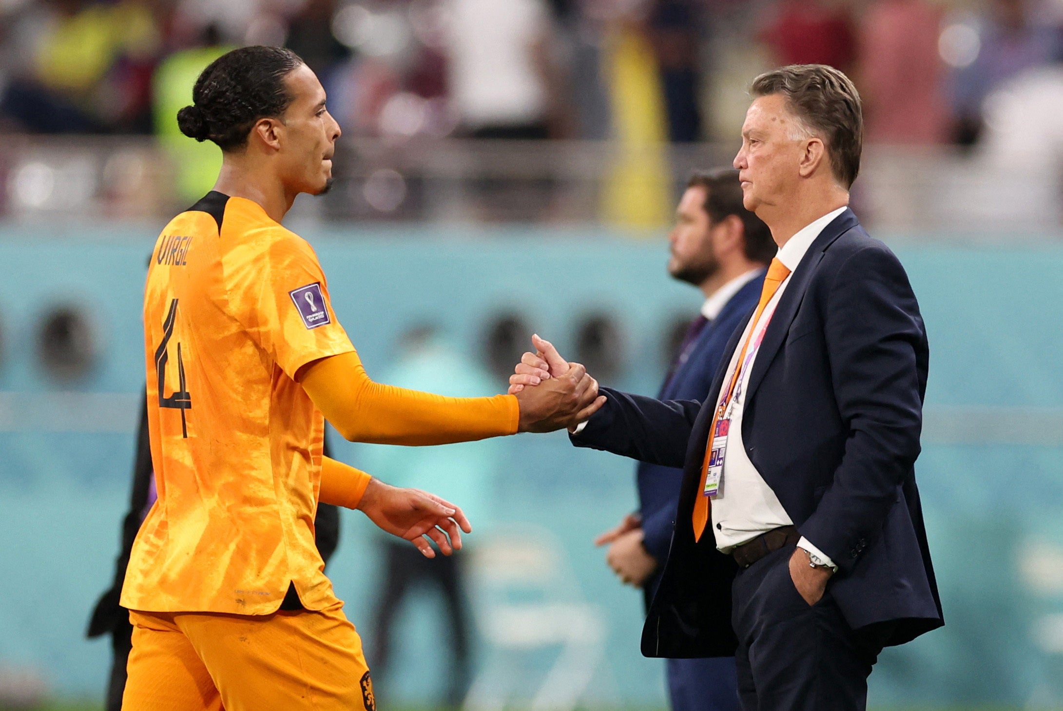 Netherlands coach Louis van Gaal shakes hands with Virgil van Dijk