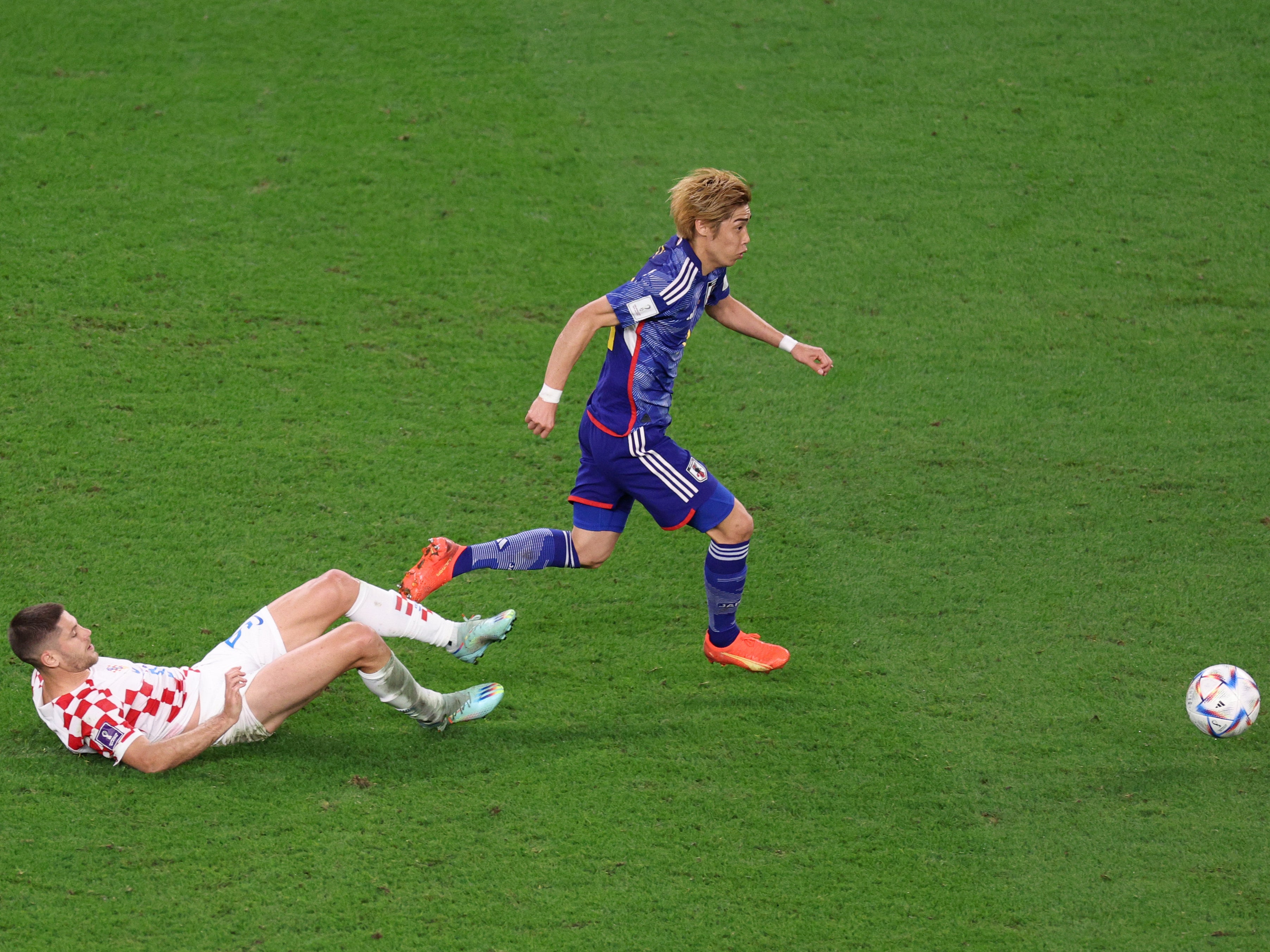 Junya Ito leaves behind Andrej Kramaric in Japan’s clash with Croatia