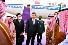 Xi Jinping’s grand welcome in Saudi Arabia compared to Joe Biden’s ‘cold fist bump’