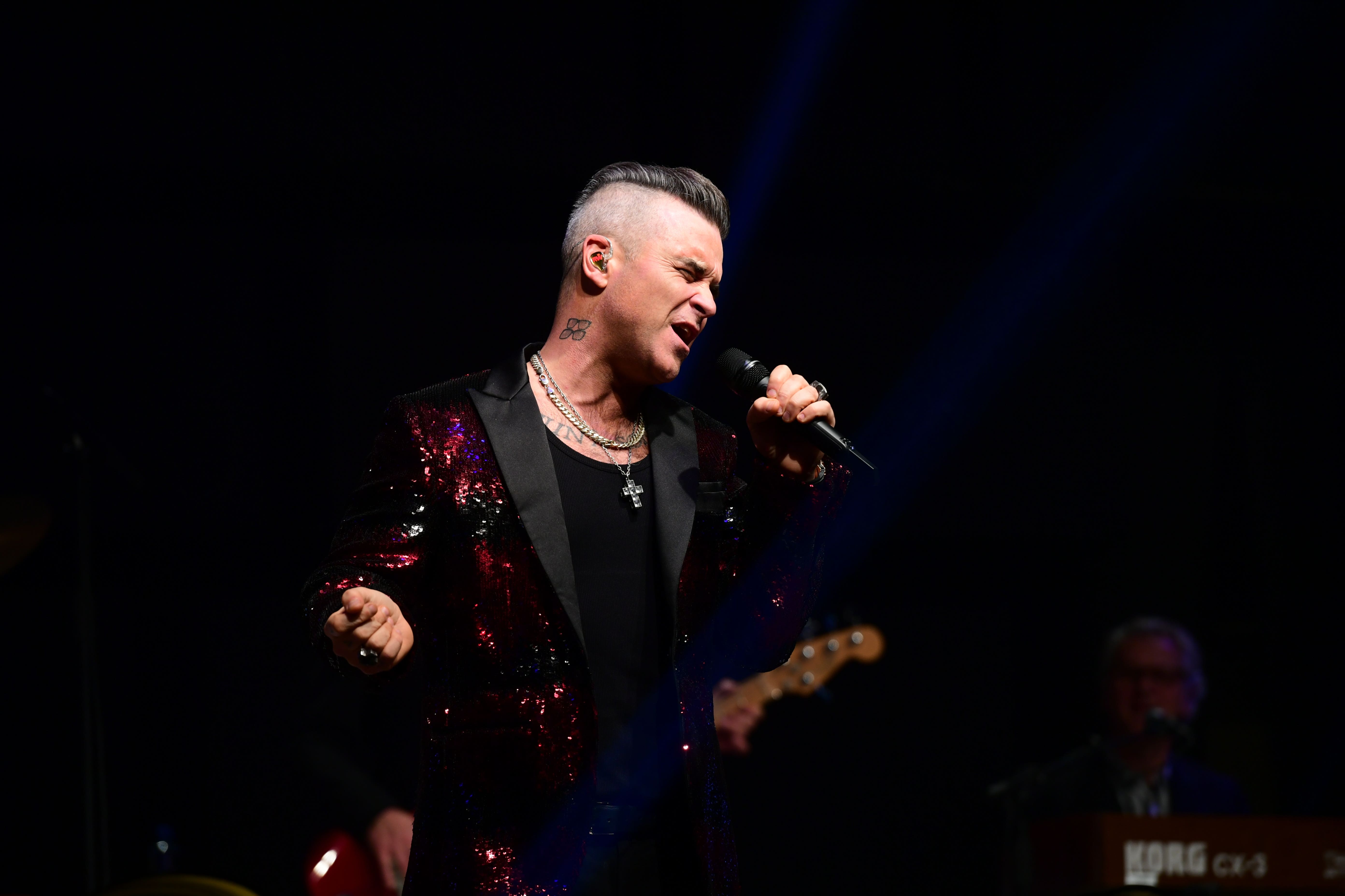 Robbie Williams met up with the England squad in Qatar (Ian West/PA)