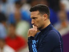 Argentina survive after Louis van Gaal’s tweaks spoil Lionel Scaloni’s gameplan