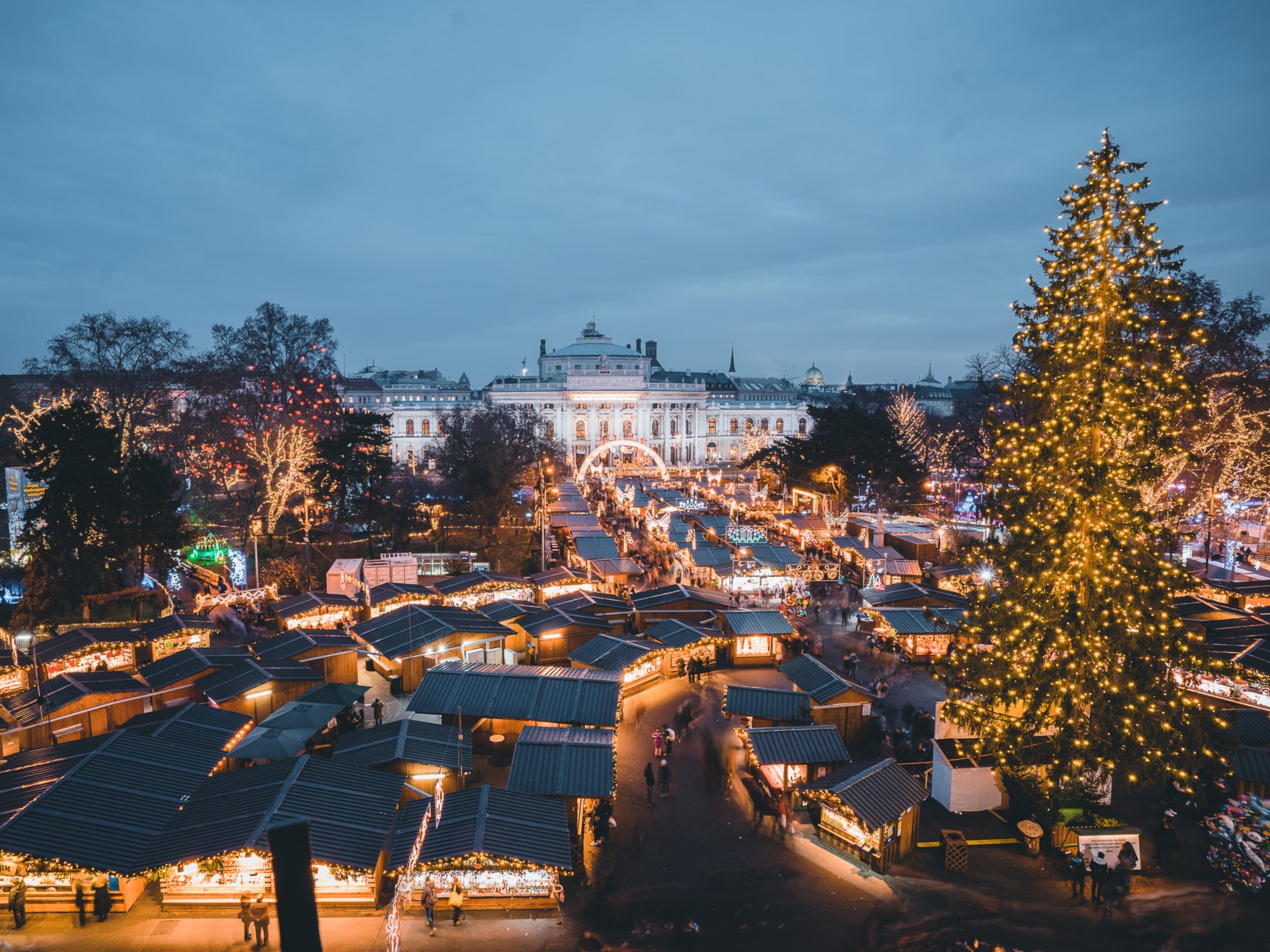 <p>Vienna market at Rathausplatz</p>
