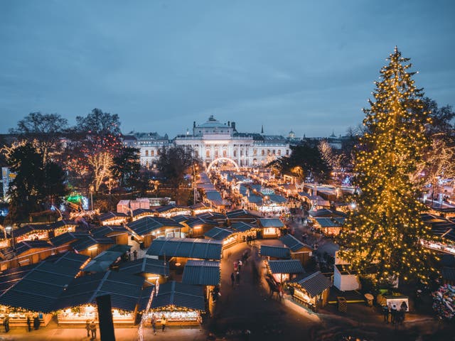 <p>Vienna market at Rathausplatz</p>