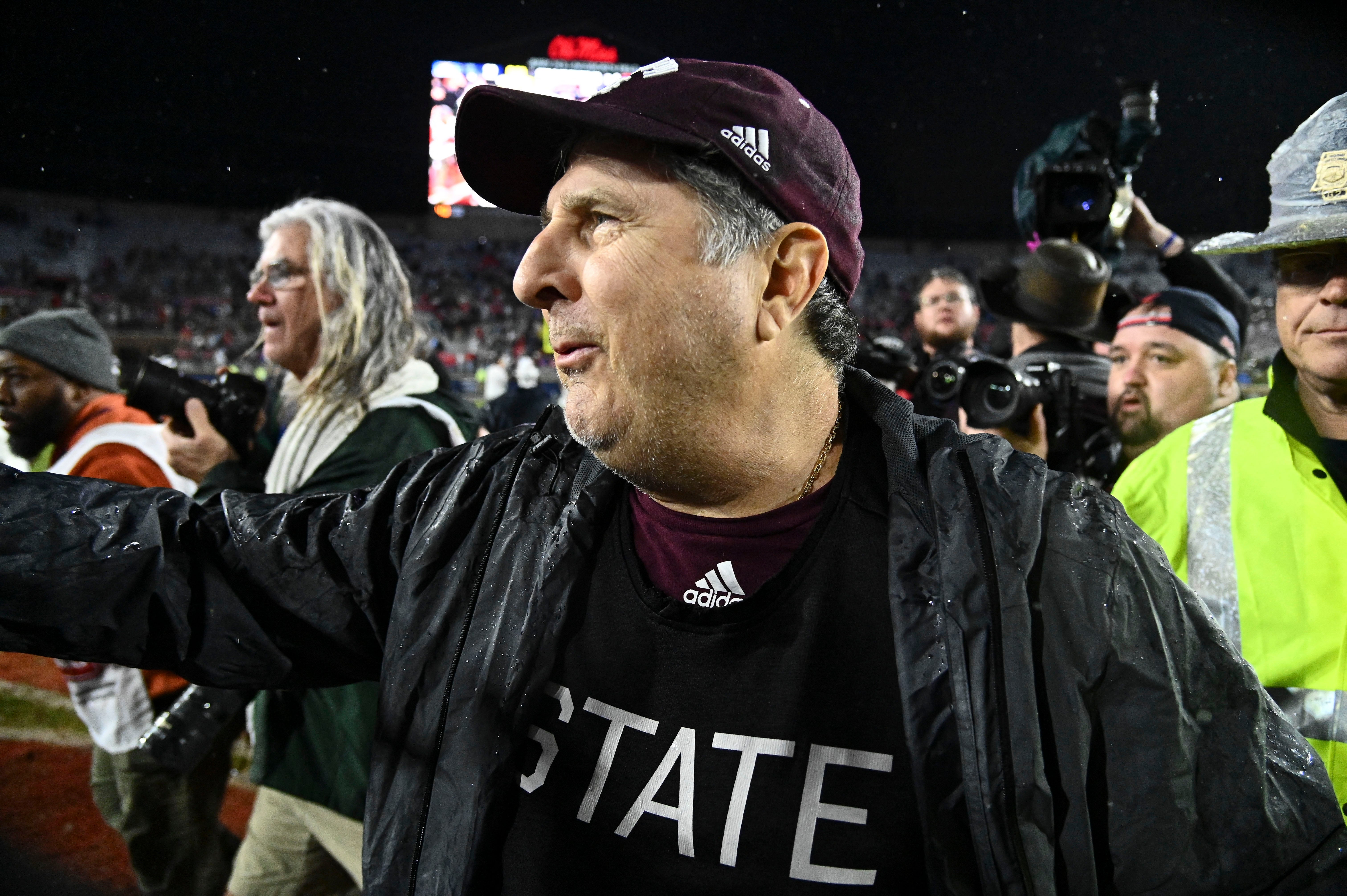 Leach fell ill at his home in Starkville, Mississippi on Sunday