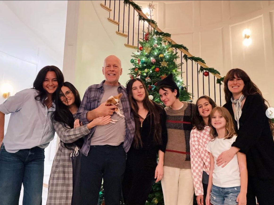 Bruce Willis poses in first family photo since his acting retirement