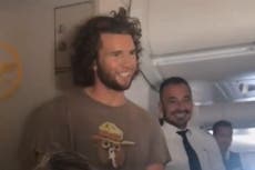 Man fakes proposal on flight to get free champagne