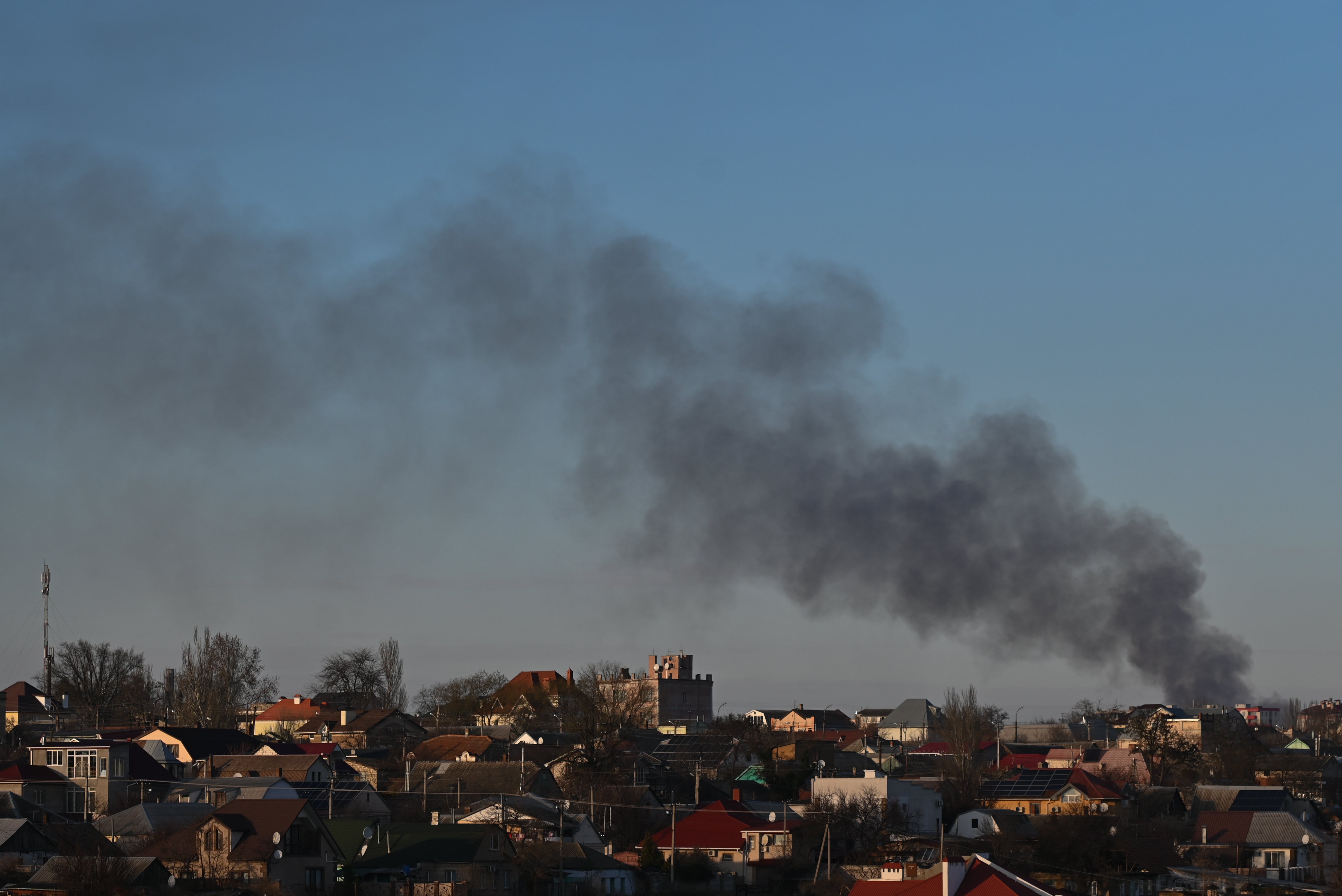 Ukrainian city of Kherson and the surrounding villages are daily bombarded by Russian troops from the left bank of the Dnieper