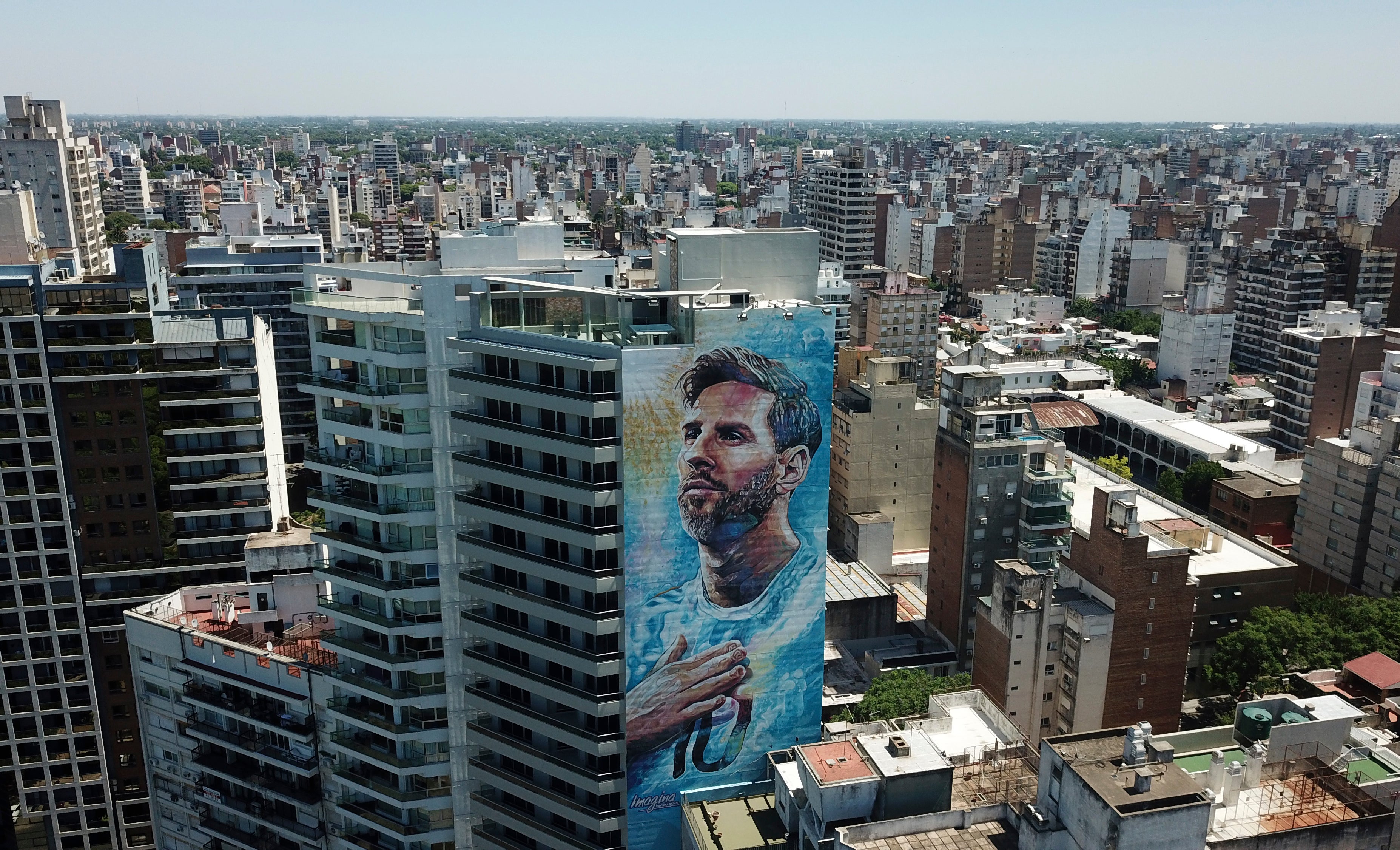 A mural of Messi in his hometown of Rosario, Argentina