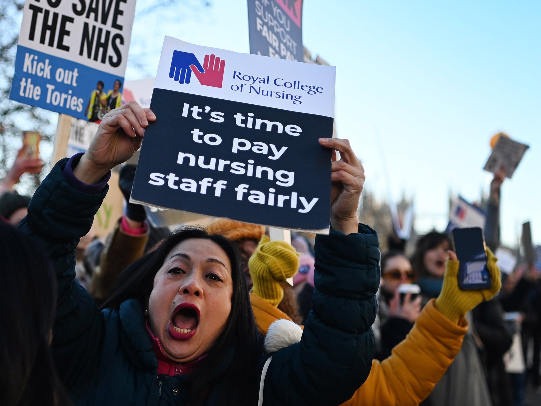 Nurses rally outside St Thomas’ Hospital