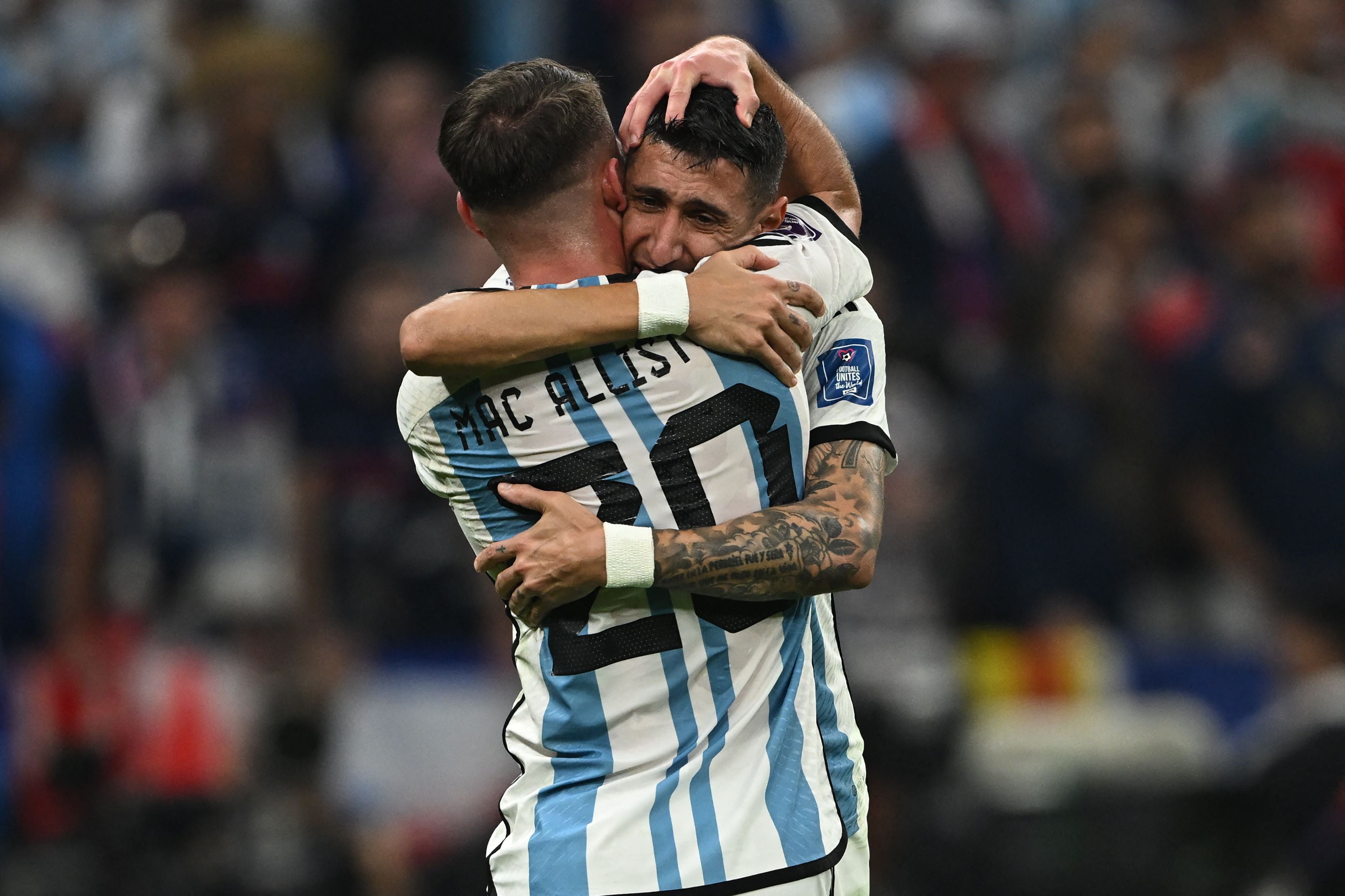 Alexis Mac Allister hugs Di Maria after he scored