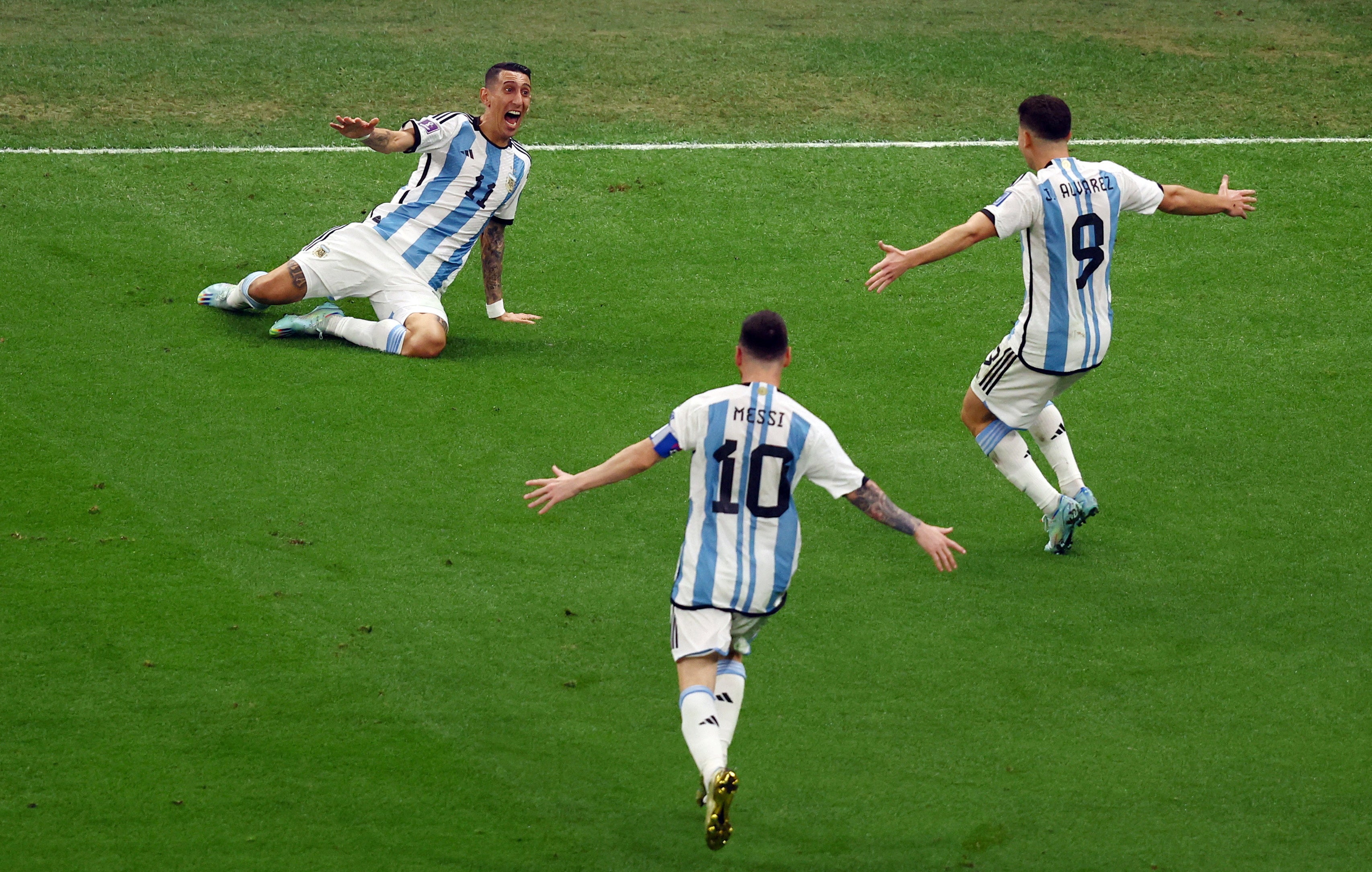 Julian Alvarez and Lionel Messi celebrate with Di Maria after he scored