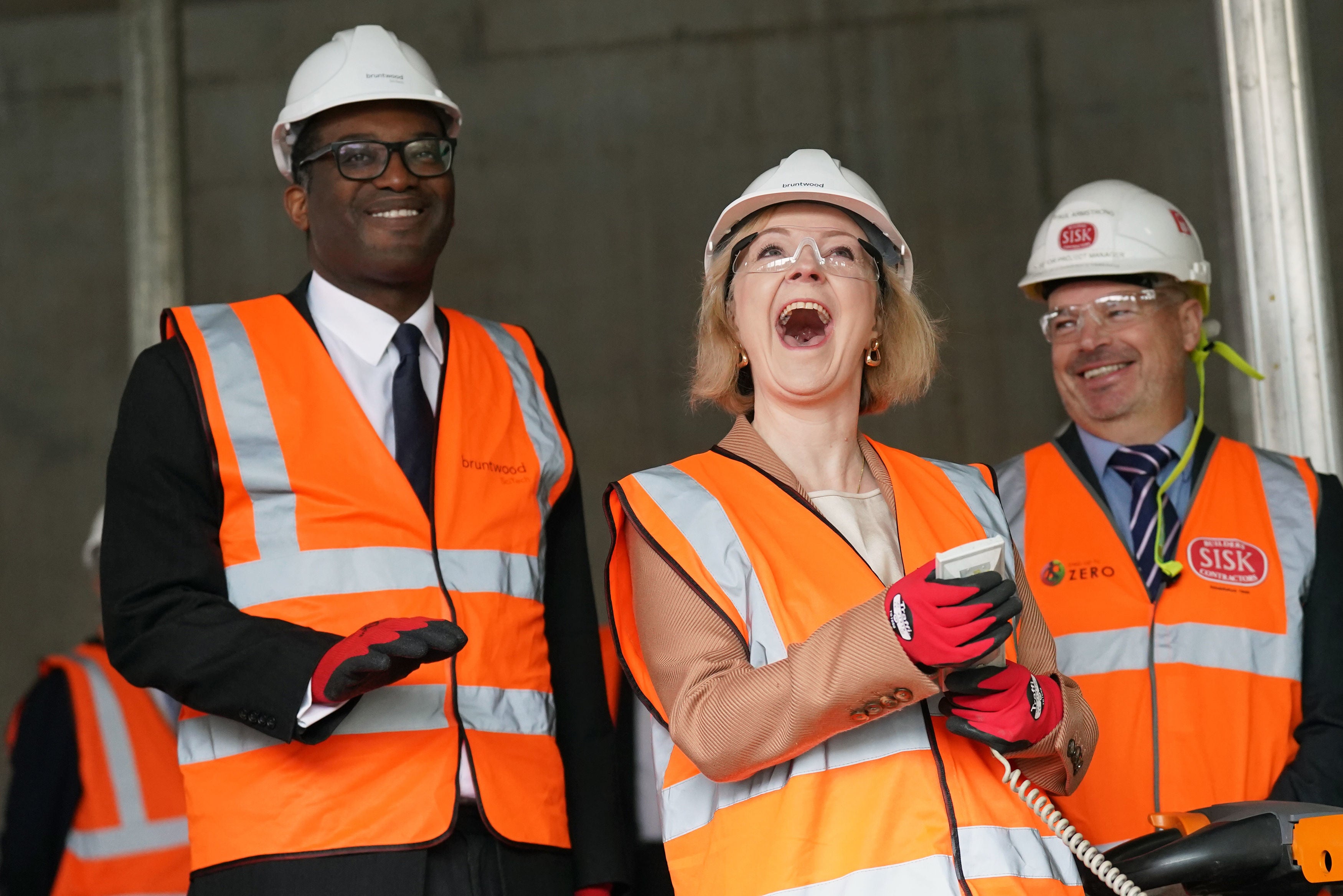 Prime Minister Liz Truss and Chancellor of the Exchequer Kwasi Kwarteng during a visit to a construction site for a medical innovation campus in Birmingham