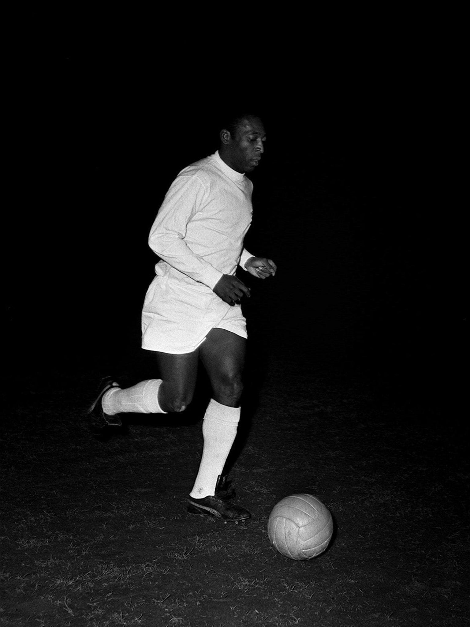 Pele on the ball in 1972