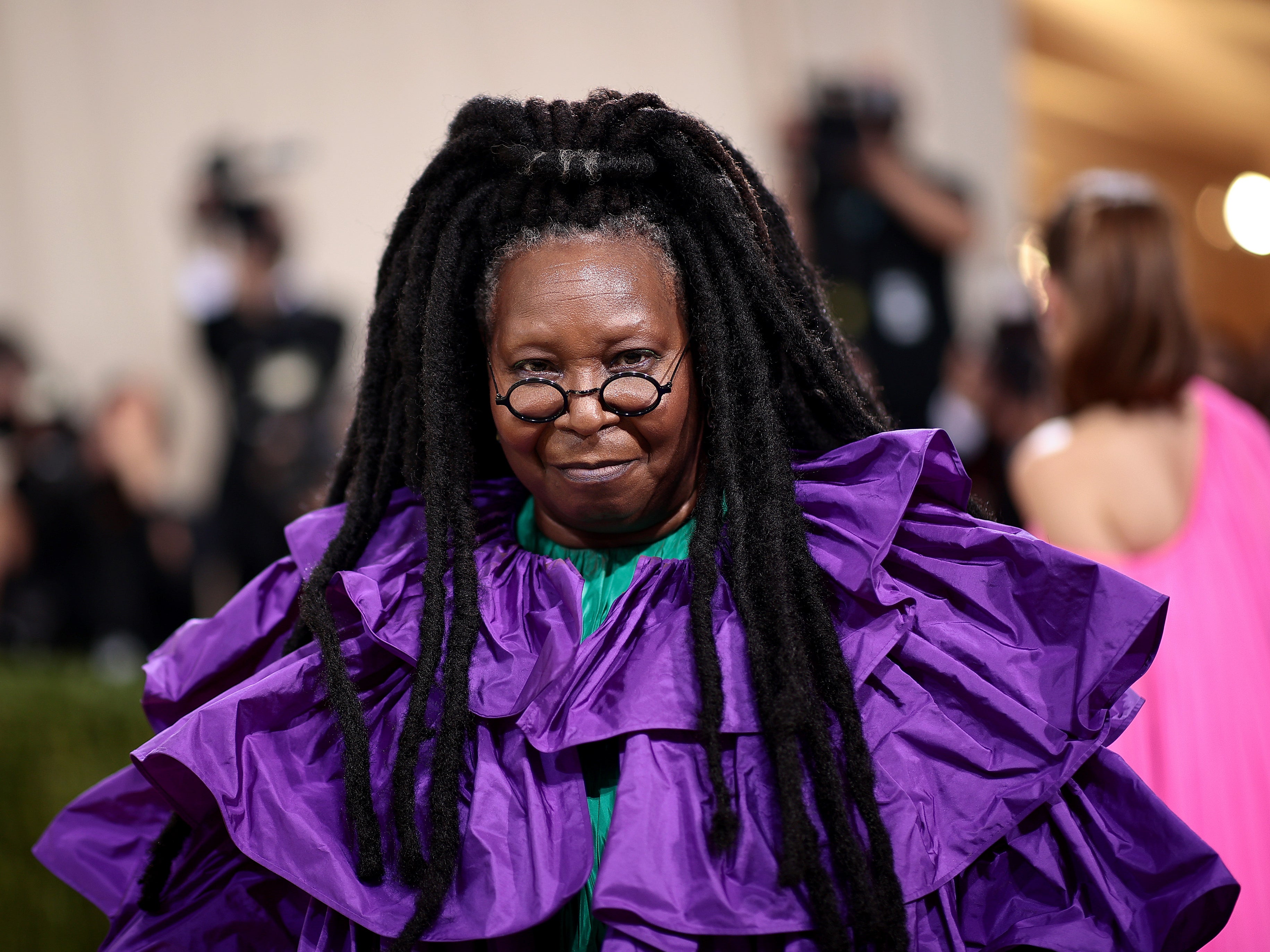 Whoopi Goldberg has apologised for rehashing controversial comments about the Holocaust