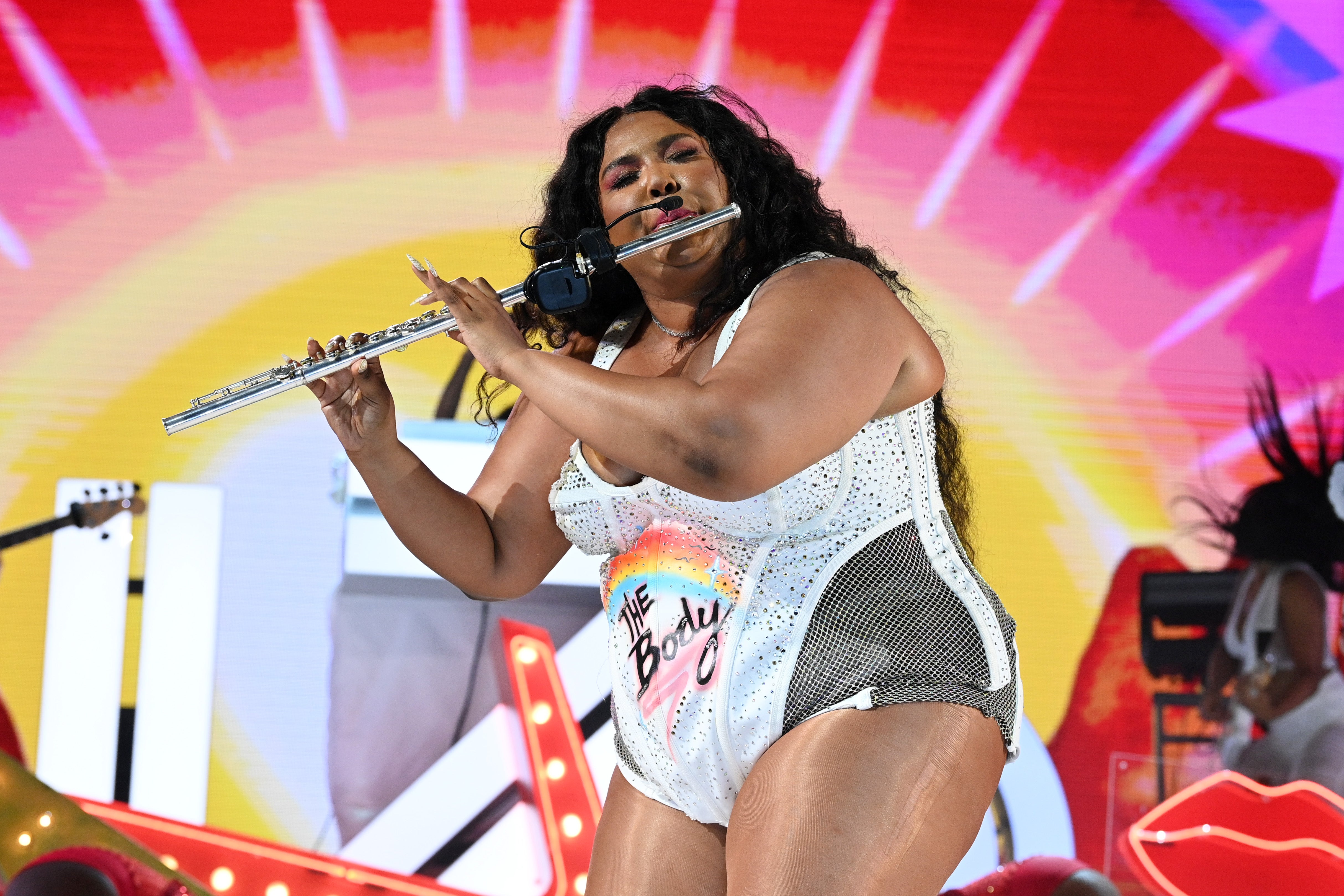 ‘I just took a DNA test, turns out I’m 100% that bitch’ sings Lizzo in ‘Truth Hurts’