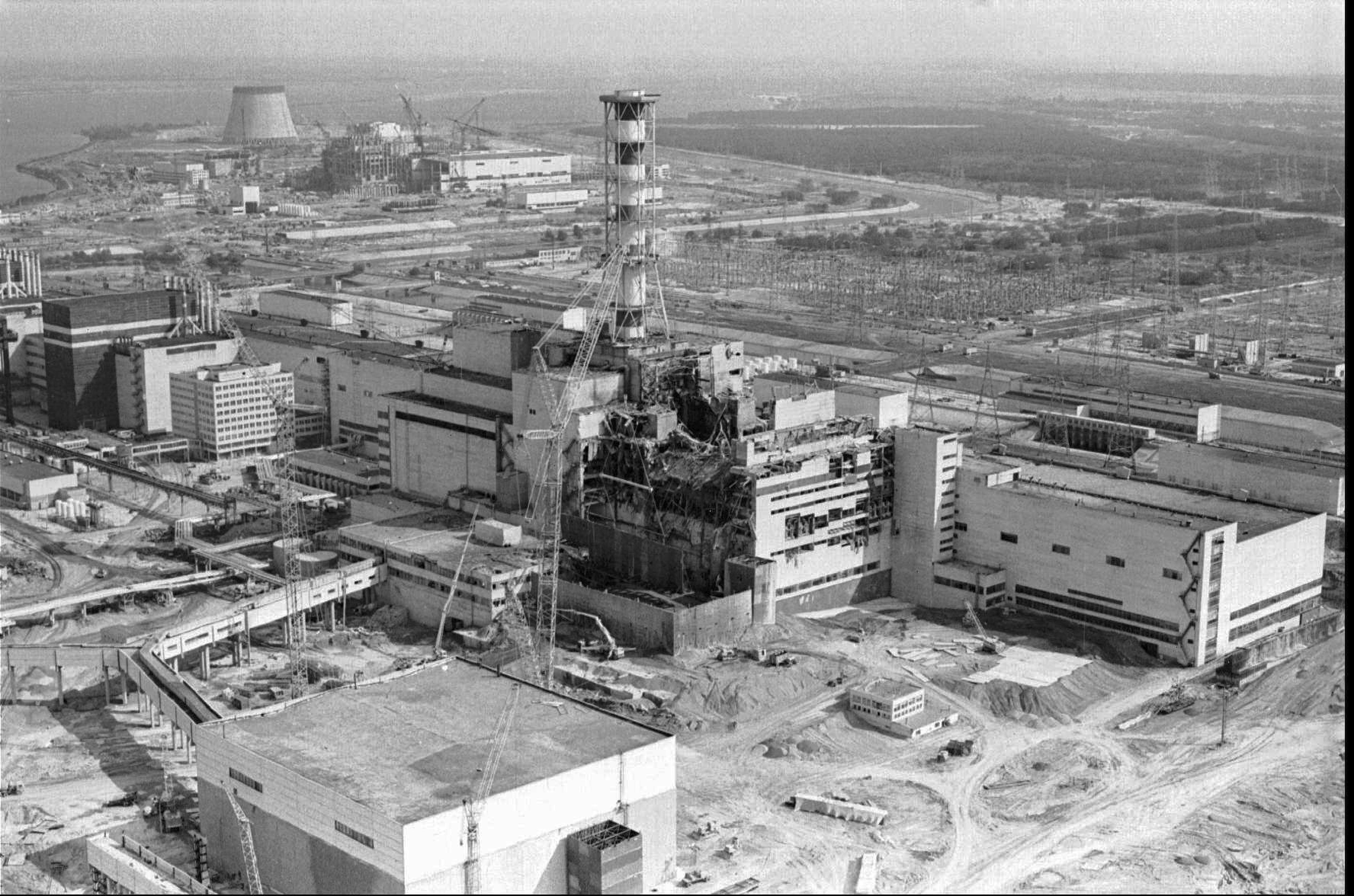 An aerial view of the Chernobyl power plant in 1986