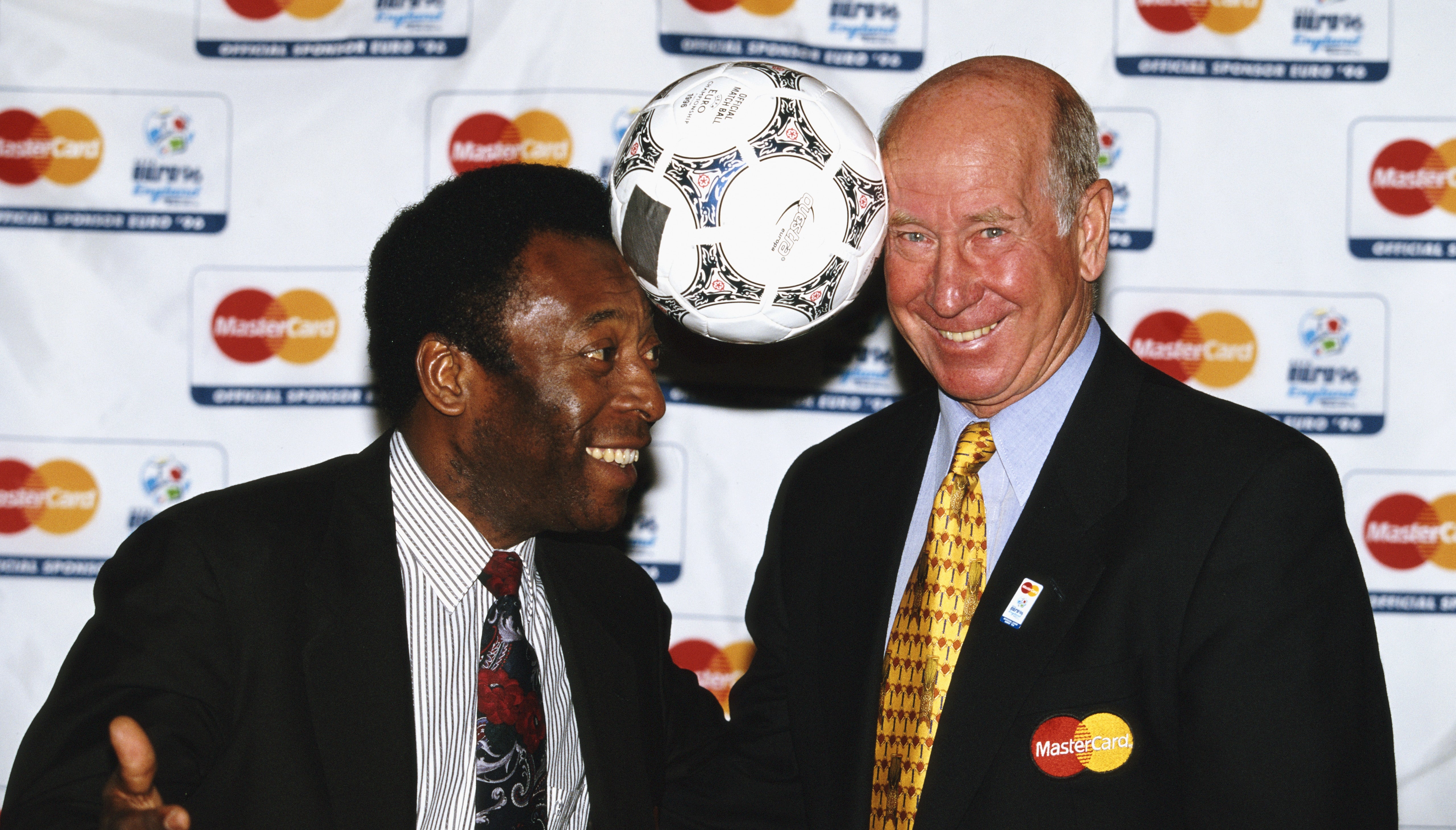 Pele and Bobby Charlton pose with a match ball for a picture during Euro ‘96.