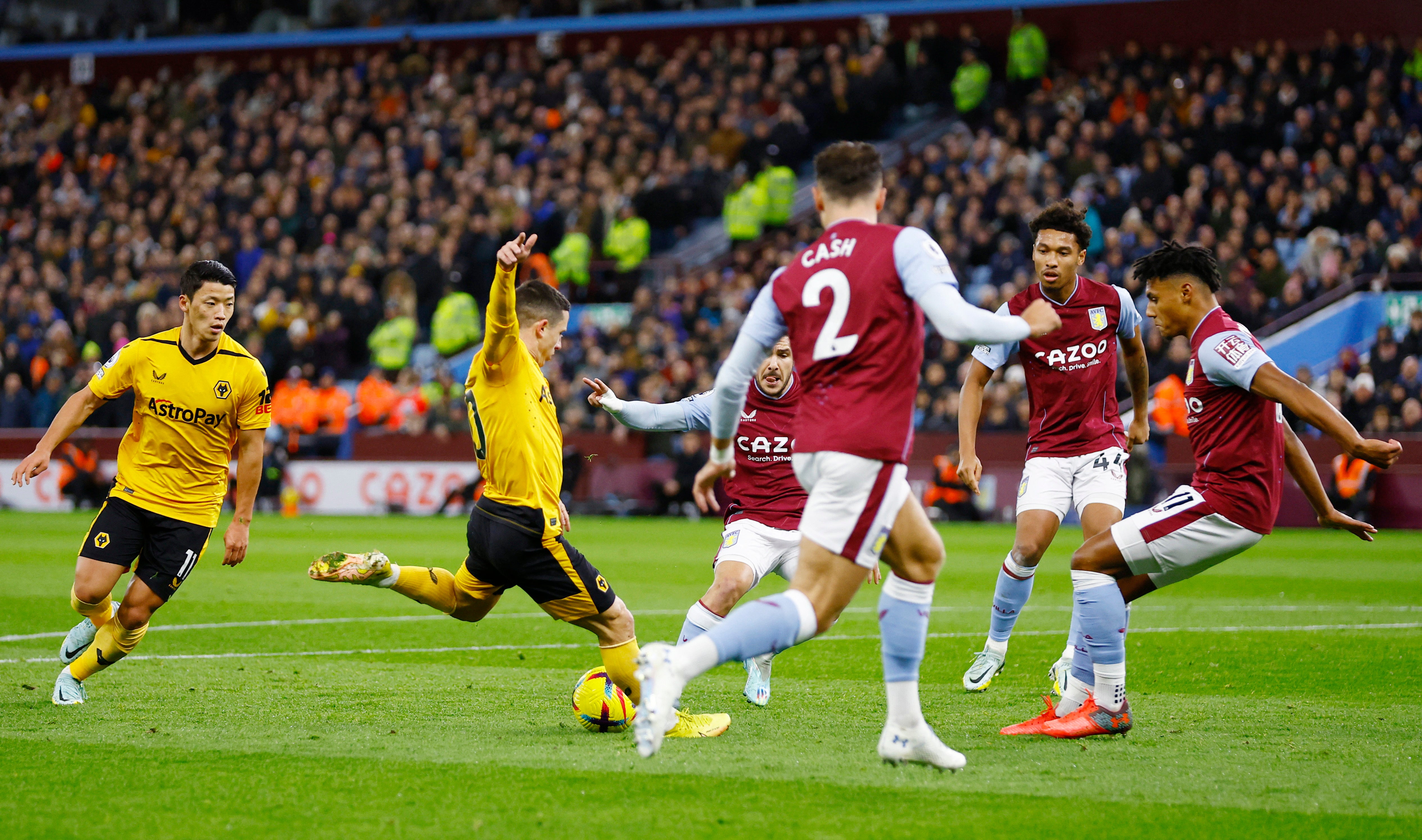 Daniel Podence scores for Wolves