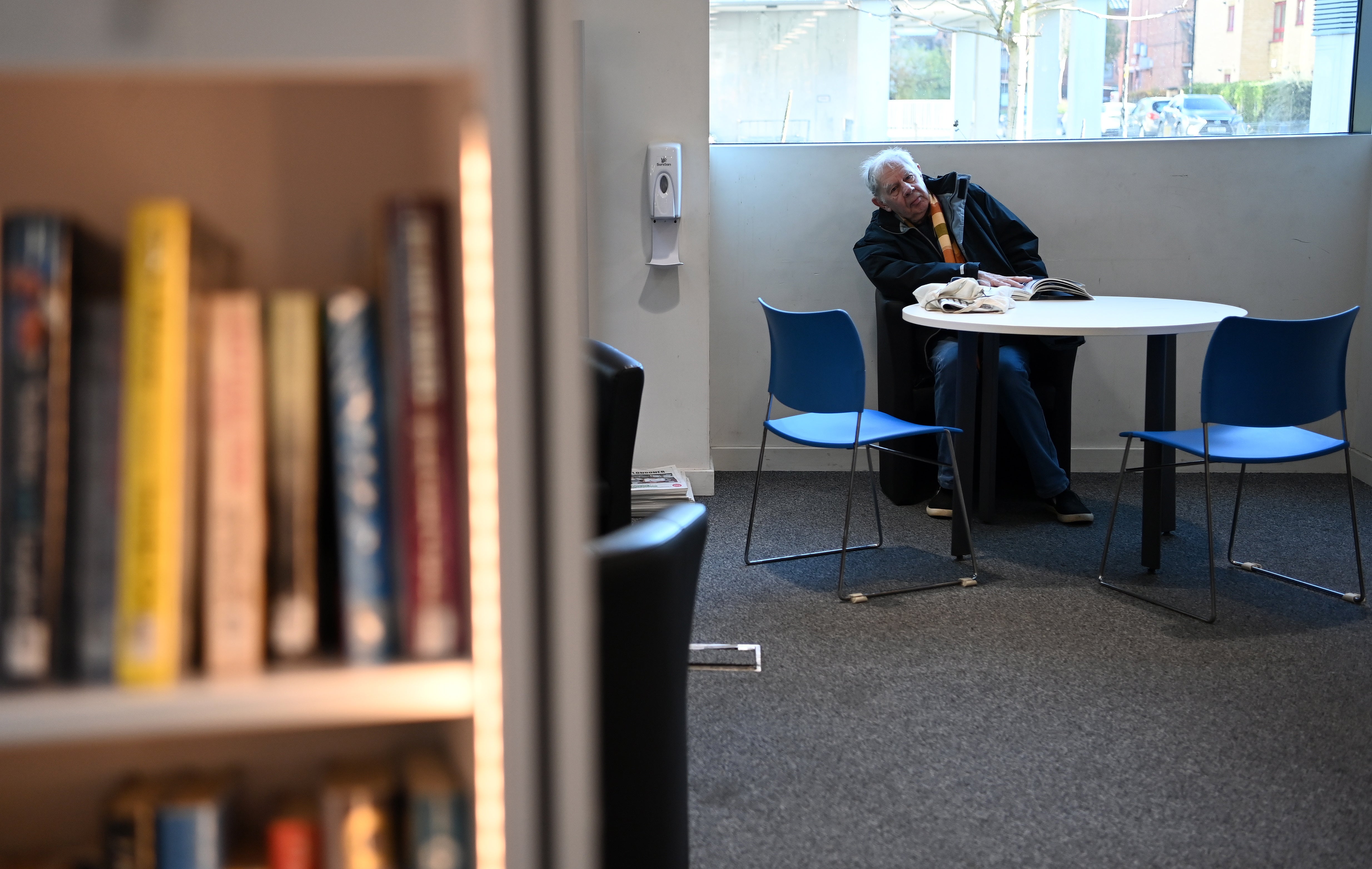 A elderly man sits in the warmth of a library in London, Britain. Figures show that 367,000 households don’t use central heating.