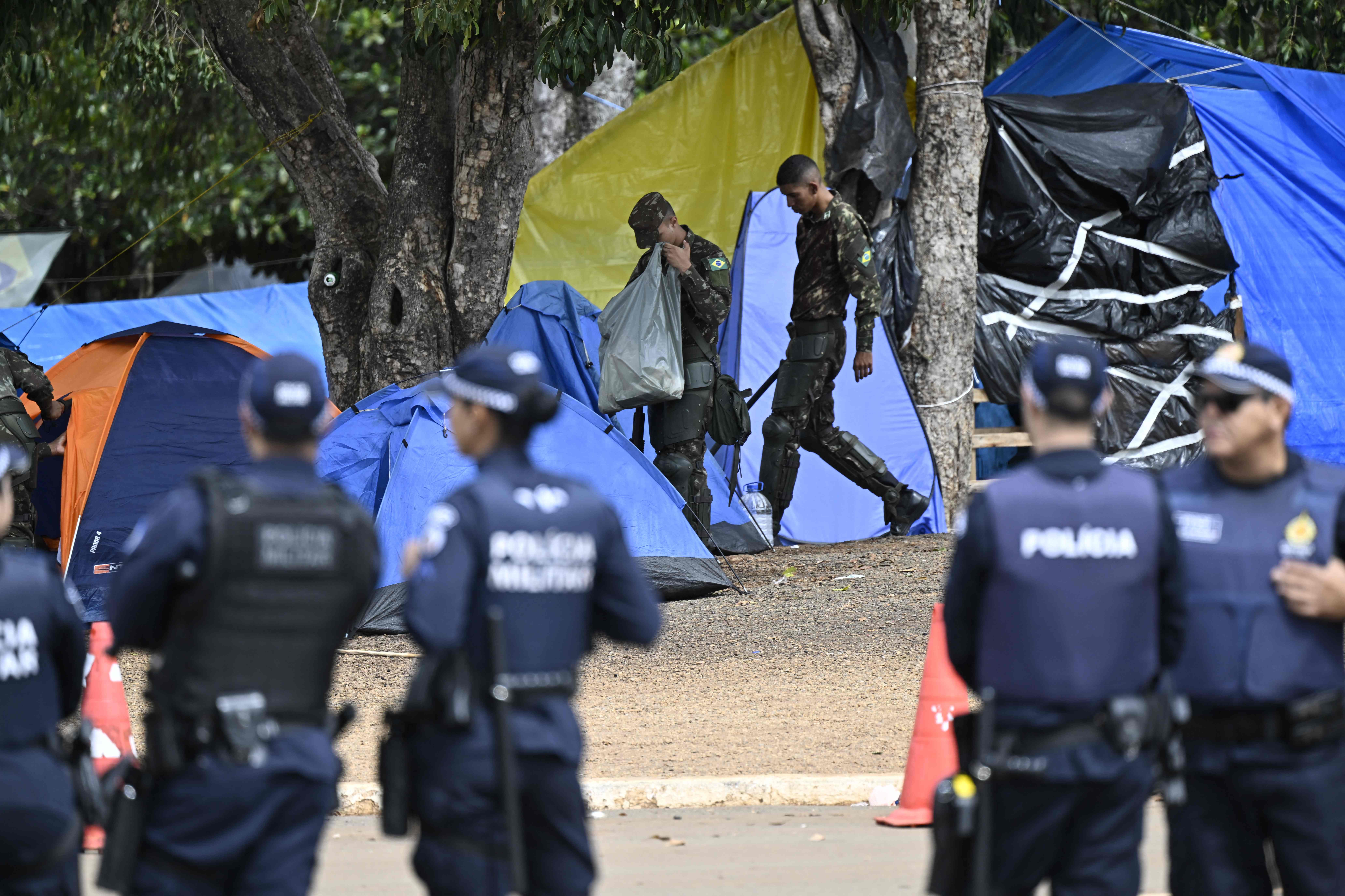 Soldiers dismantle a camp by supporters of Bolsonaro