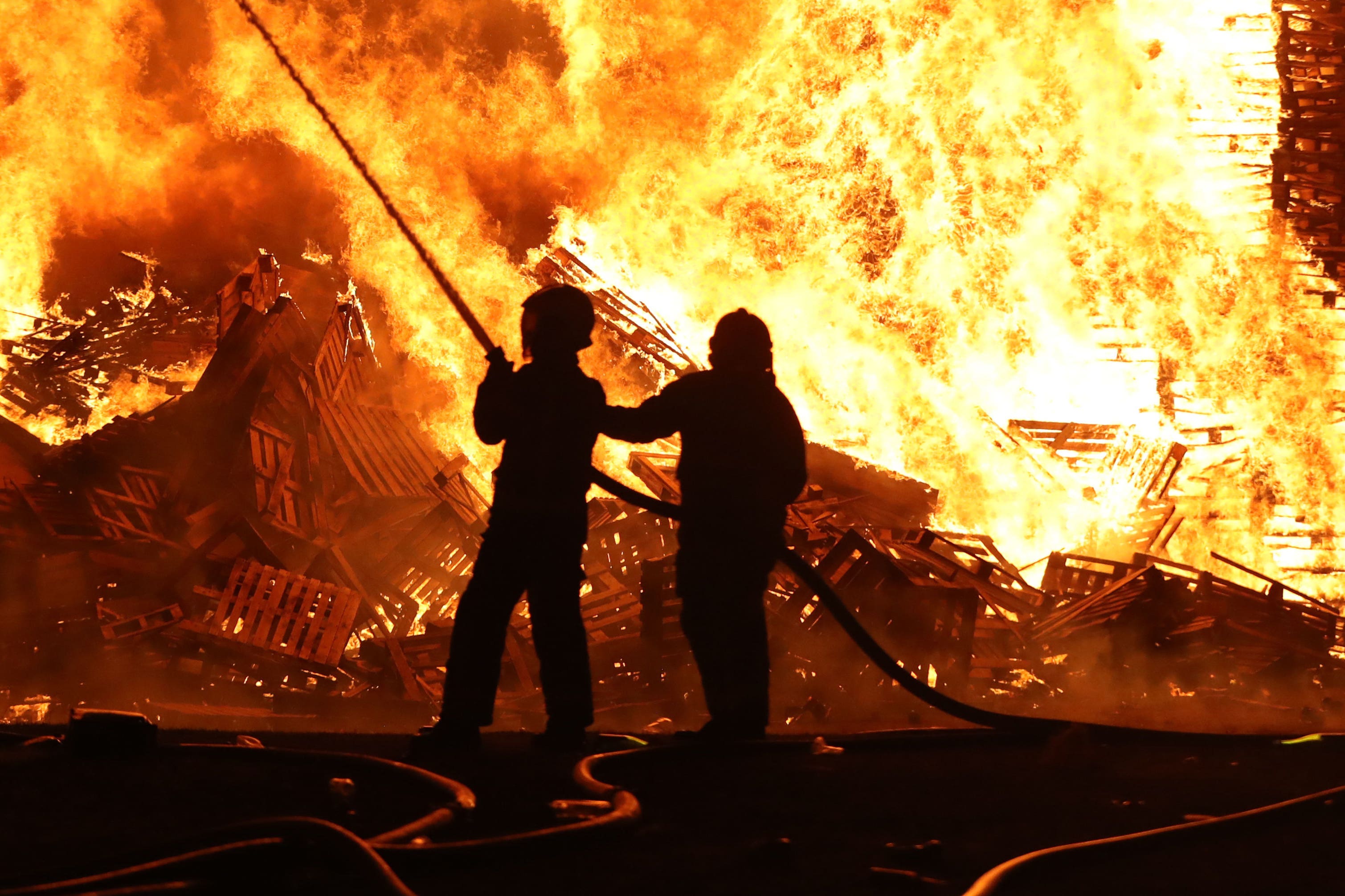 Firefighters are more likely to die from cancer, a report has found (Niall Carson/PA)