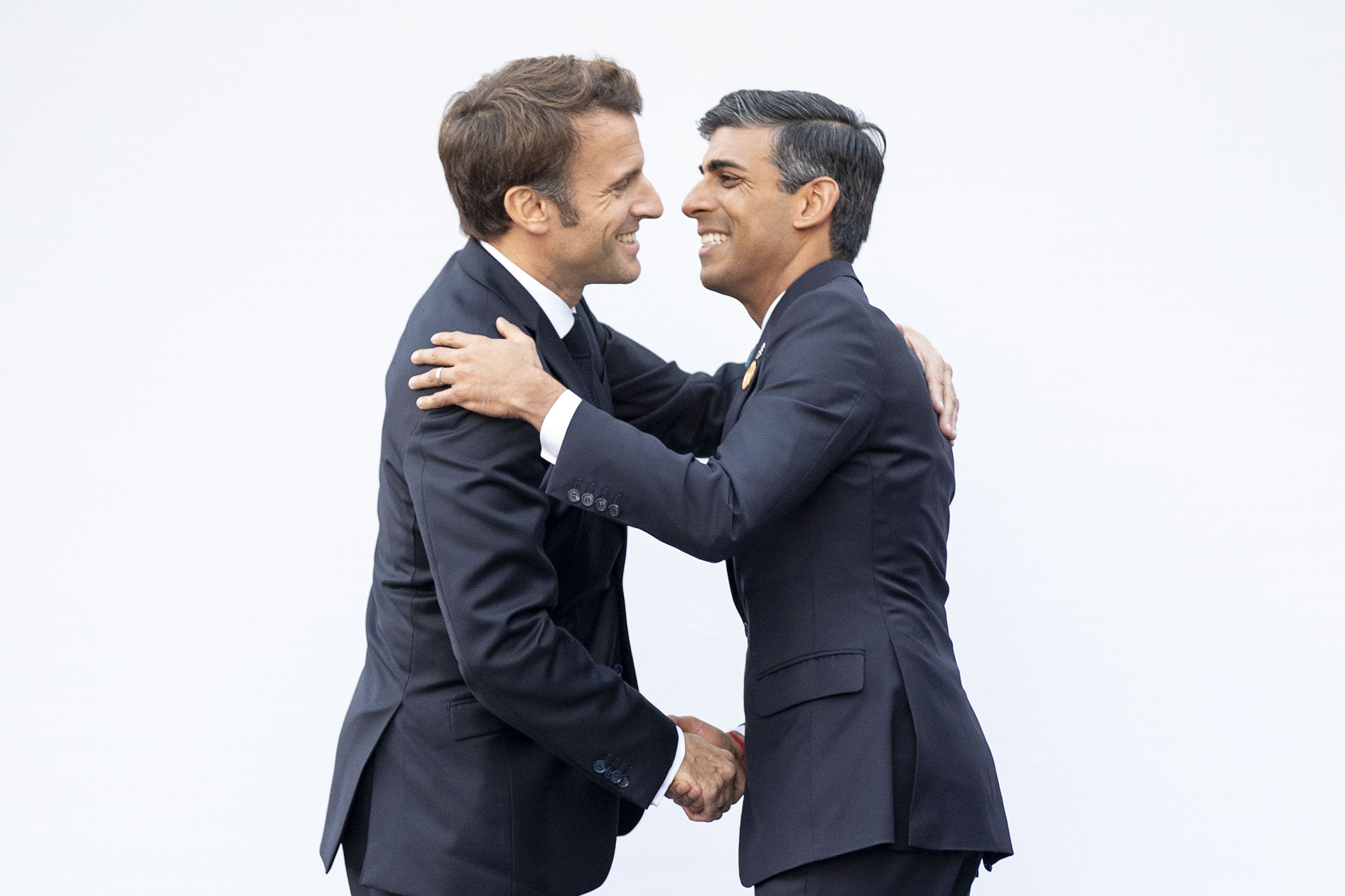 Rishi Sunak shakes hands with Emmanuel Macron