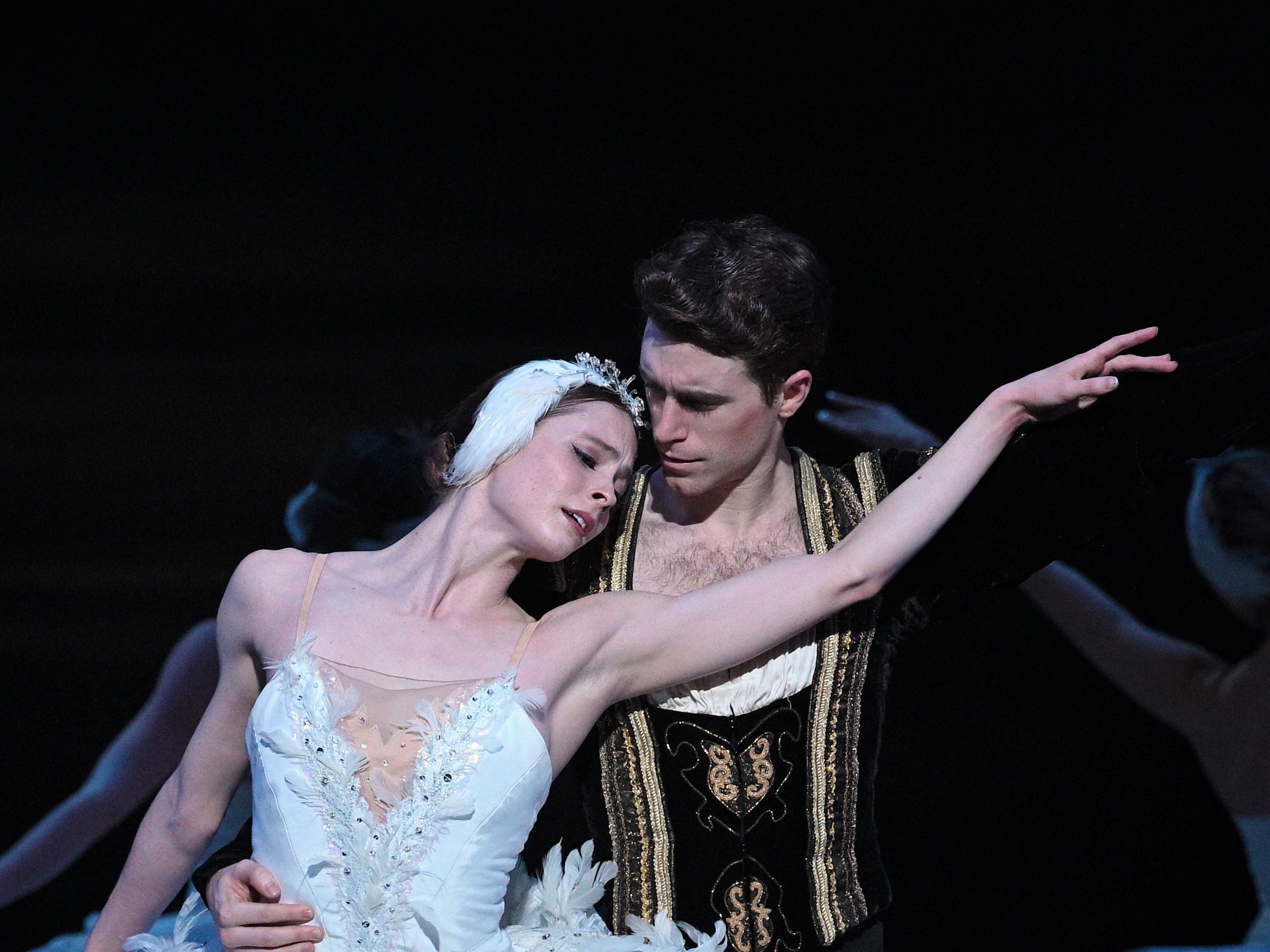 Emma Hawes and Aitor Arrieta in ‘Swan Lake'