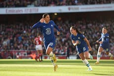 Sam Kerr delivers late drama against Arsenal to keep Chelsea on top of WSL