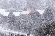 UK weather: Snow and ice warnings extended as temperatures plunge to -10C